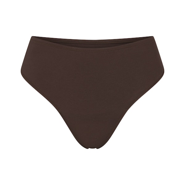 LIGHTWEIGHT COTTON THONG | ESPRESSO FLAT ON A WHITE BACKGROUND @ | FLT