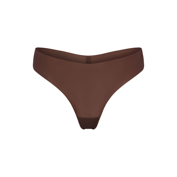 INVISIBLE THONG | COCOA FLAT ON A WHITE BACKGROUND | FLT
