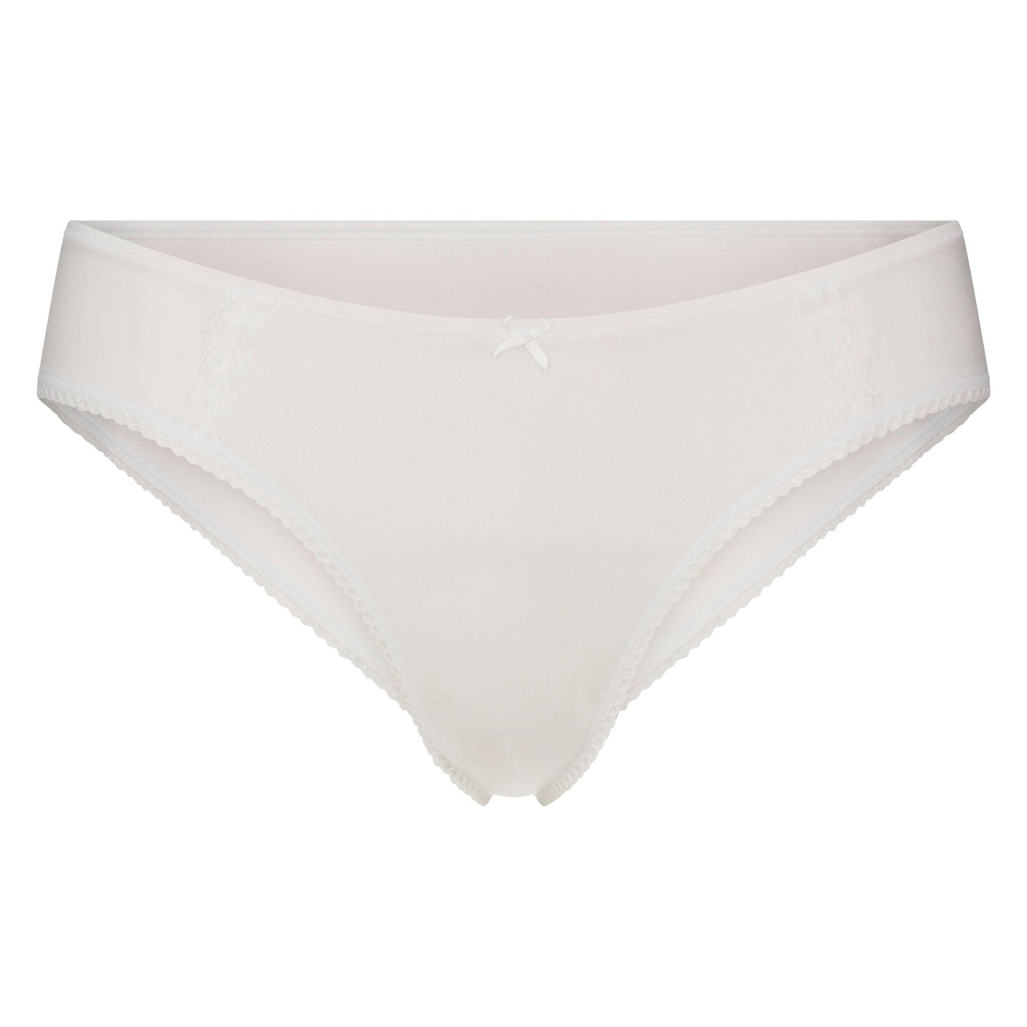 LIGHTWEIGHT COTTON LACE HIPSTER | SNOW FLAT ON A WHITE BACKGROUND | FLT