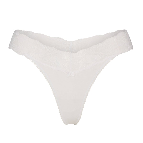 LIGHTWEIGHT COTTON LACE WIDE THONG | SNOW FLAT ON A WHITE BACKGROUND | FLT