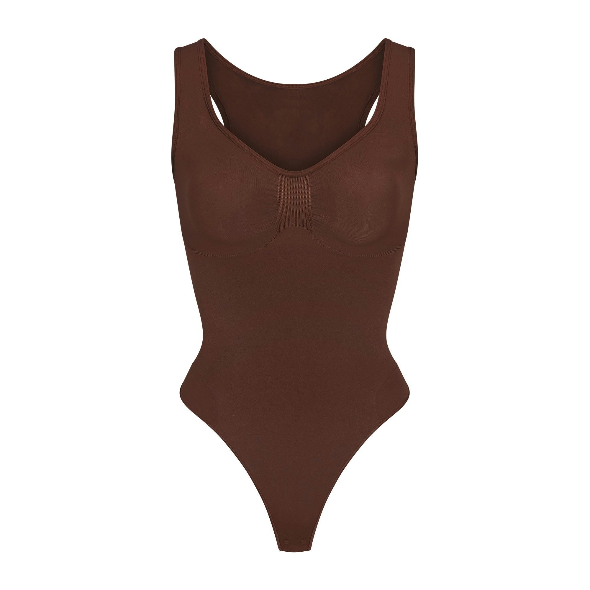 SEAMLESS SCULPT SCOOP NECK THONG BODYSUIT | COCOA (SHAPEWEAR BODYSUITS) LAYS FLAT ON A WHITE BACKGROUND | FLT