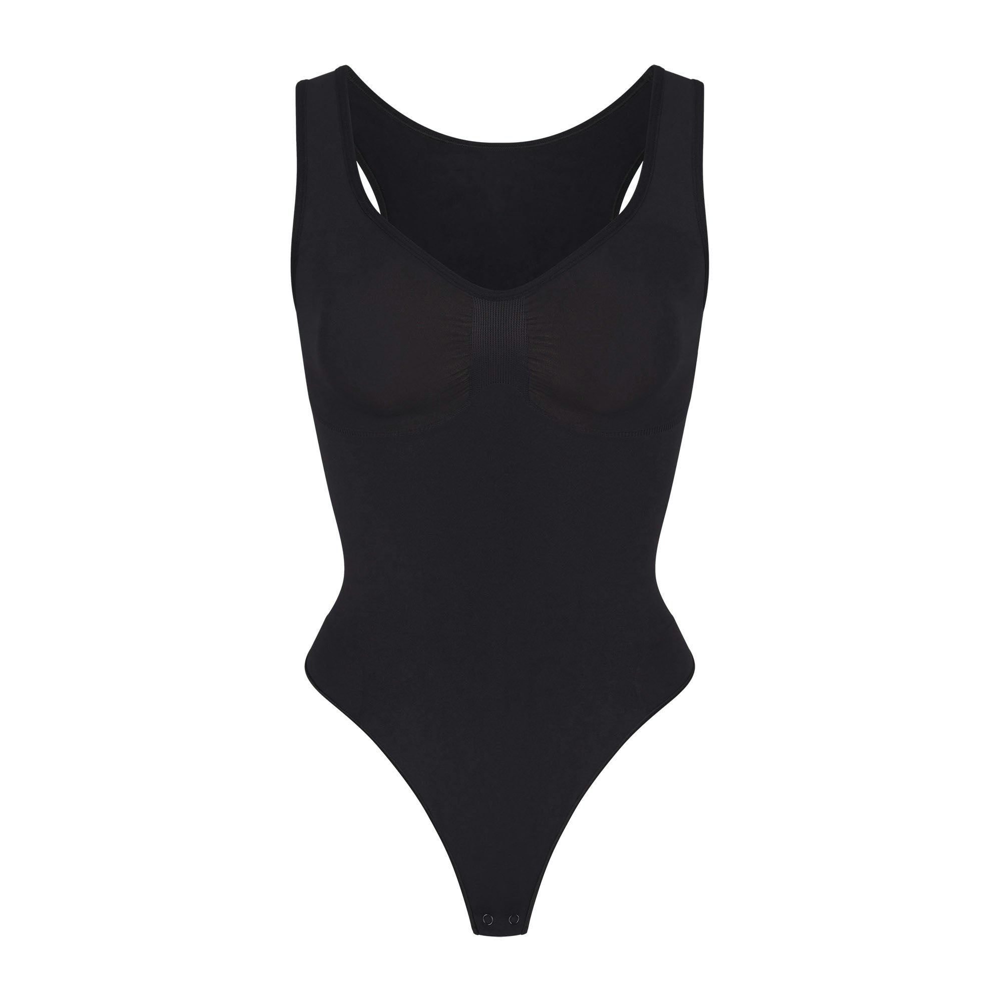 SEAMLESS SCULPT SCOOP NECK THONG BODYSUIT | ONYX (SHAPEWEAR BODYSUITS) LAYS FLAT ON A WHITE BACKGROUND | FLT