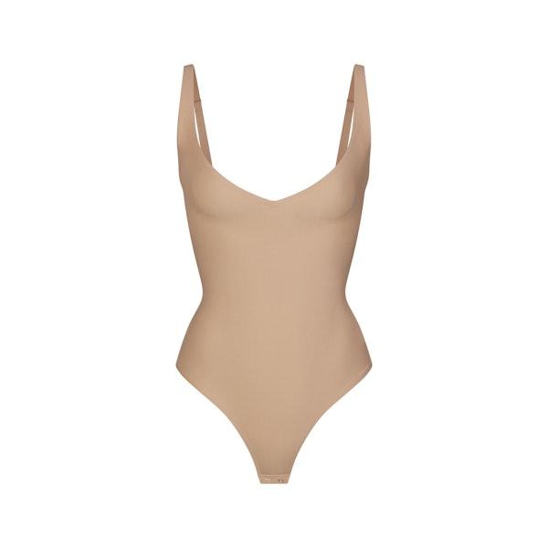 SKIMS BODY CORE SCULPT PLUNGE THONG BODYSUIT | CLAY (SHAPEWEAR BODYSUITS) FLAT ON A WHITE BACKGROUND | FLT