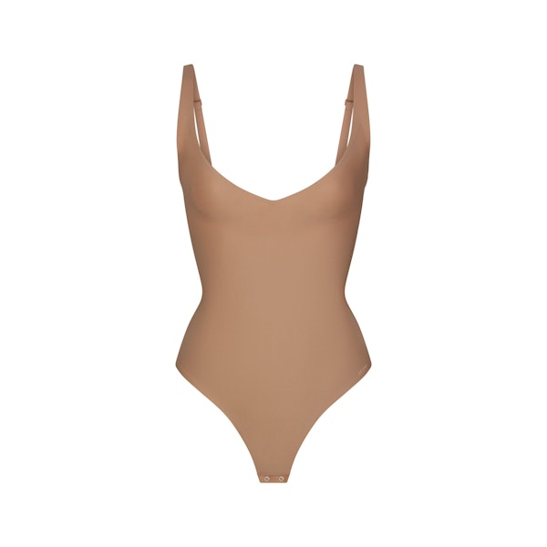 SKIMS BODY CORE SCULPT PLUNGE THONG BODYSUIT | SIENNA (SHAPEWEAR BODYSUITS) FLAT ON A WHITE BACKGROUND | FLT
