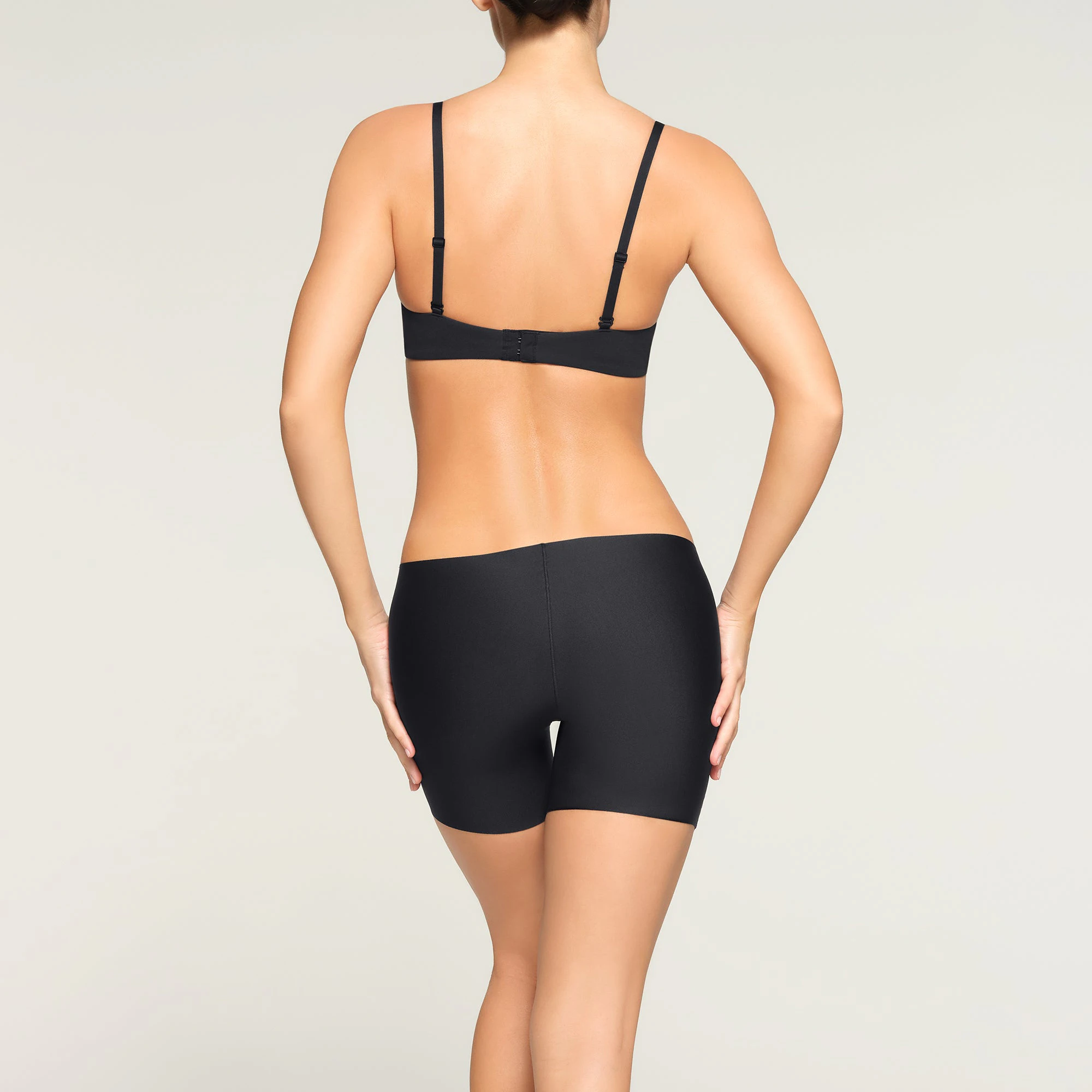 LOW RISE SHAPEWEAR SHORT WORN BY A MODEL IN BACK VIEW