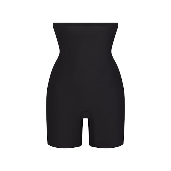SKIMS BODY CORE SCULPT HIGH-WAISTED SHORT | ONYX (SHAPEWEAR SHORTS) FLAT ON A WHITE BACKGROUND | FLT