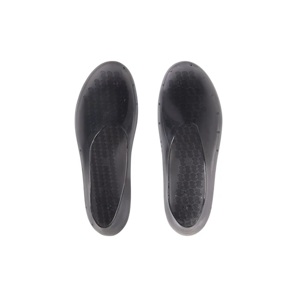 JELLY SHOE | ONYX & LAYS FLAT ON A WHITE BACKGROUND | FLT @ | FOCUS: 0.0, 1.0, 0.9