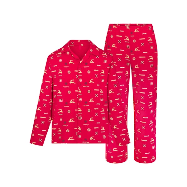 JERSEY SLEEP MENS SLEEP SET | CRANBERRY VINTAGE DEER PRINT FLAT ON A WHITE BACKGROUND | FLT