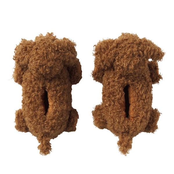 DOG SLIPPER | CHAI FLAT ON A WHITE BACKGROUND | FLT @ | FOCUS: 0.9, 0.1, 0.7