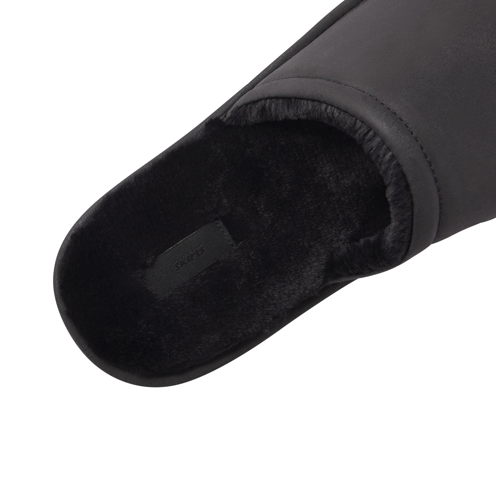 MENS FAUX SHEARLING SLIPPER | ONYX ON A MODEL FRONT VIEW