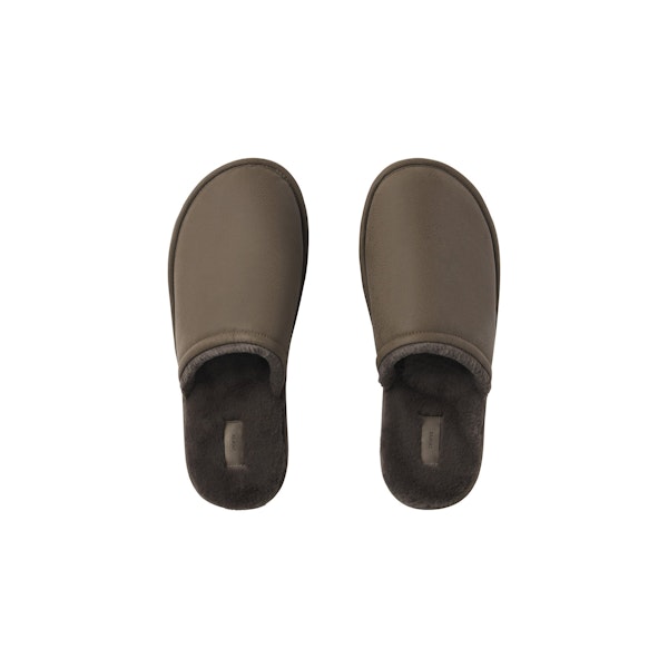 MENS FAUX SHEARLING SLIPPER | TRUFFLE (MENS SLIDES) ON A MODEL FRONT VIEW | FOCUS: 0.0, 1.0, 0.9