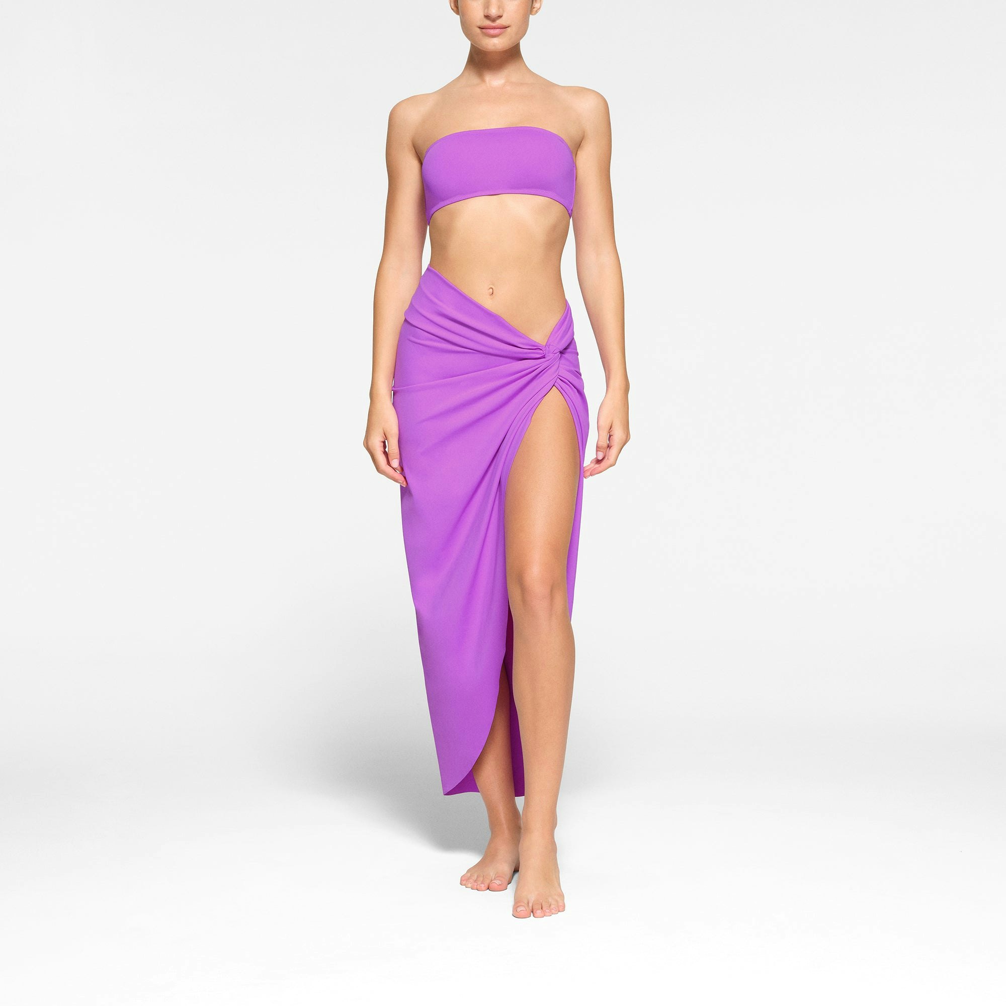 SWIM BANDEAU BIKINI TOP WORN BY A MODEL IN FRONT VIEW