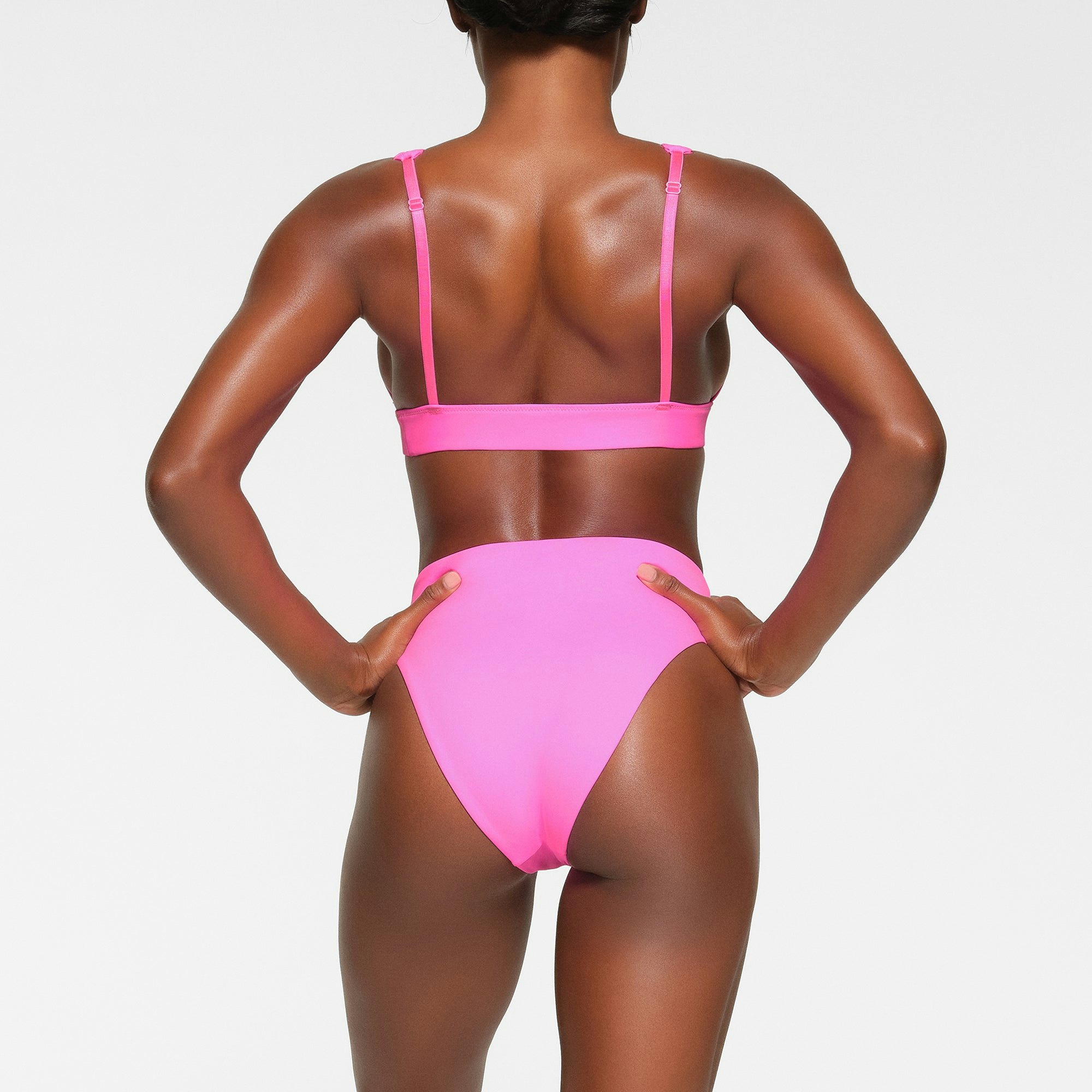 SWIM PLUNGE BIKINI TOP WORN BY A MODEL IN BACK VIEW