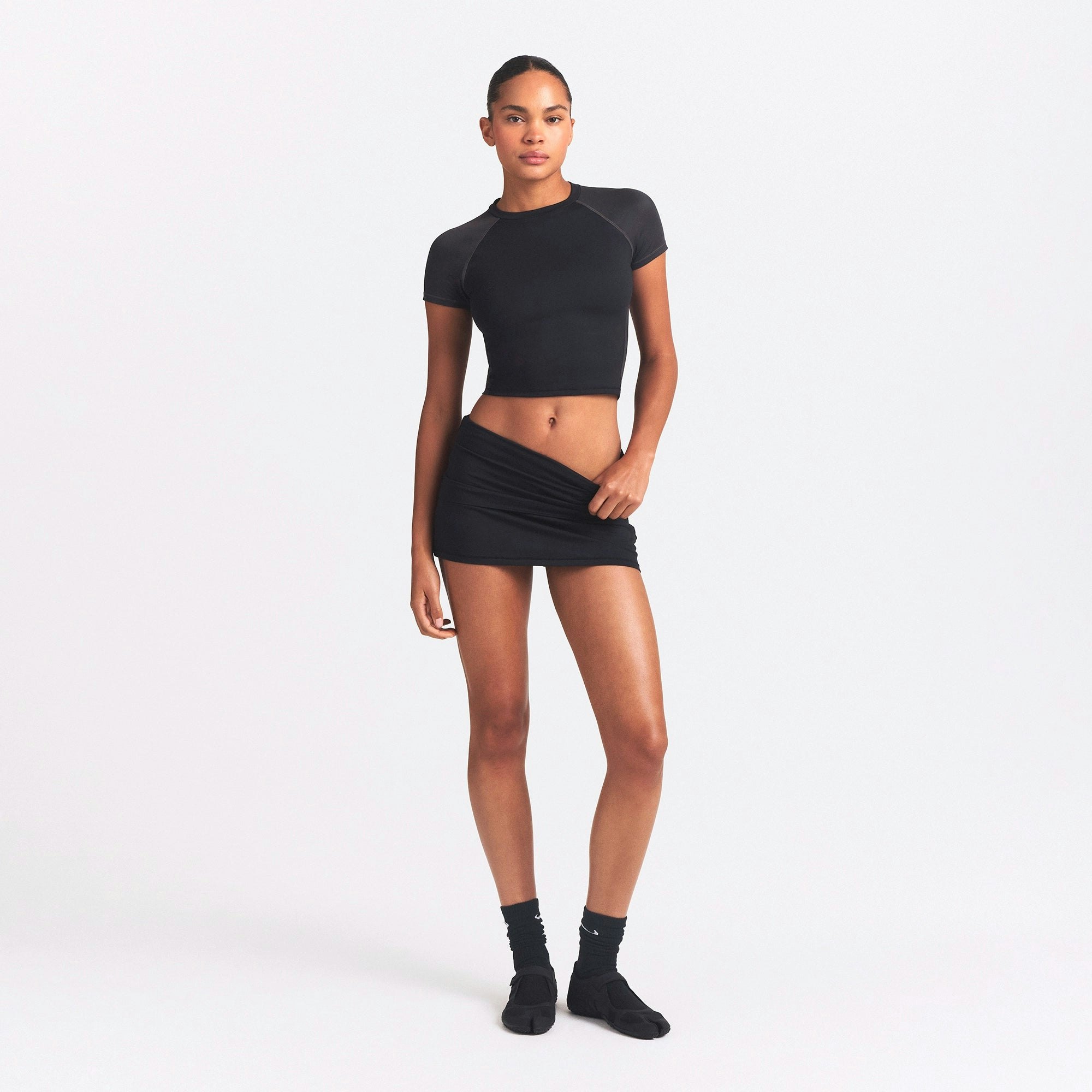 NikeSKIMS AIRY FOLDOVER SKORT | OBSIDIAN ON A MODEL FRONT VIEW @ | FOCUS: 0.0, 1.0, 0.9