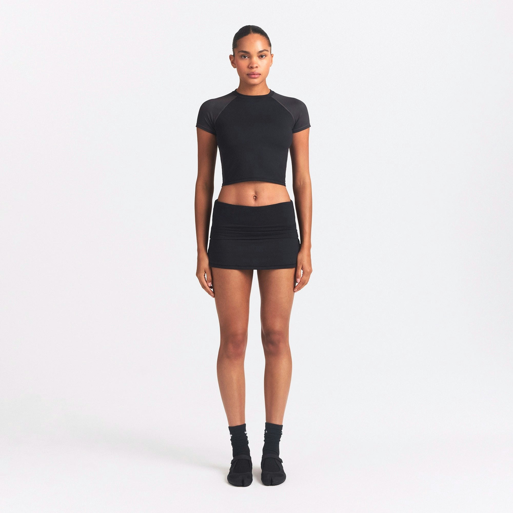 NikeSKIMS AIRY FOLDOVER SKORT | OBSIDIAN ON A MODEL FRONT VIEW @ | FOCUS: 0.0, 1.0, 0.9