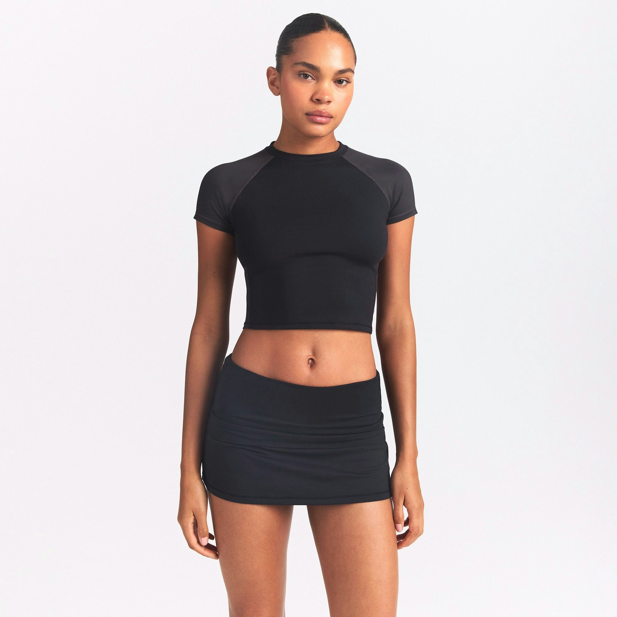 NikeSKIMS AIRY FOLDOVER SKORT | OBSIDIAN ON A MODEL SIDE VIEW @ | FOCUS: 0.0, 1.0, 0.9