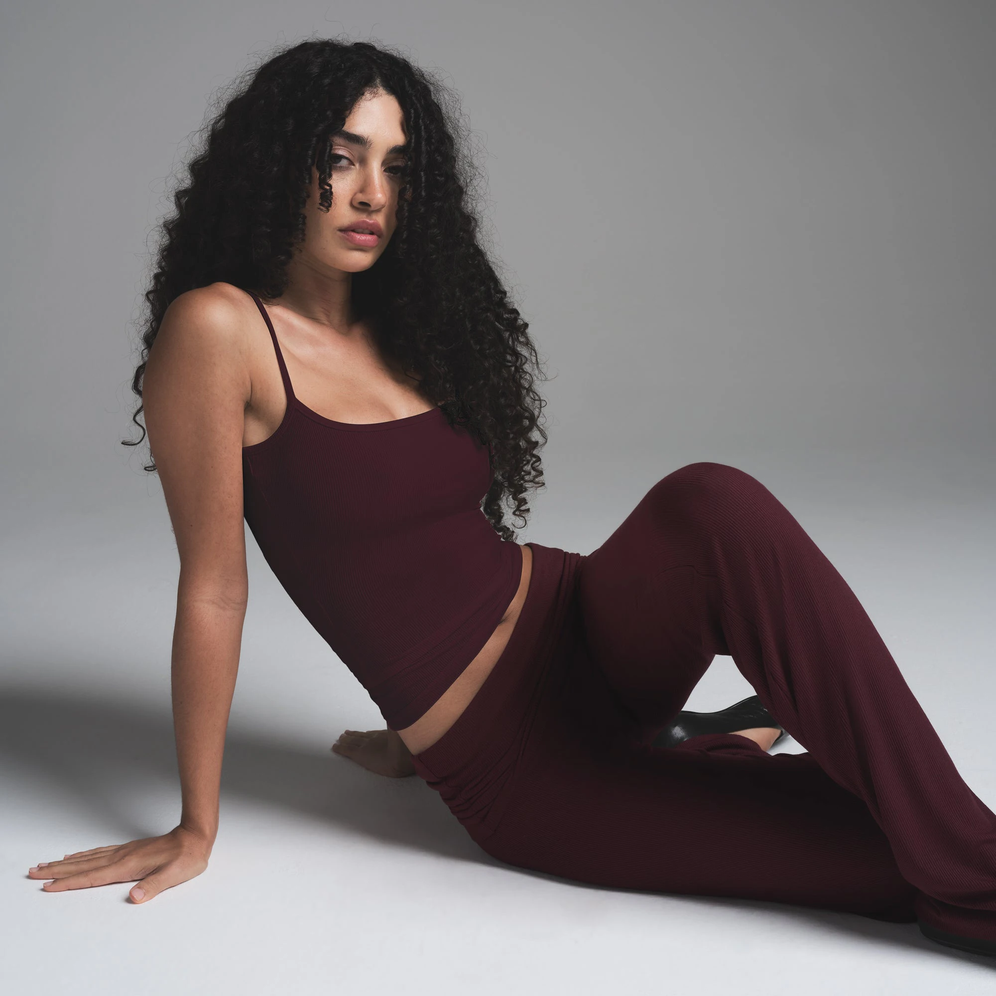 SOFT LOUNGE CAMI | BORDEAUX ON A MODEL SIDE VIEW