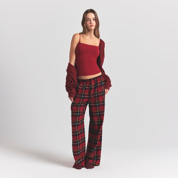 COTTON JERSEY CAMI | BRICK ON A MODEL FRONT VIEW ON A MODEL FRONT VIEW @ | FOCUS: 0.0, 1.0, 0.9