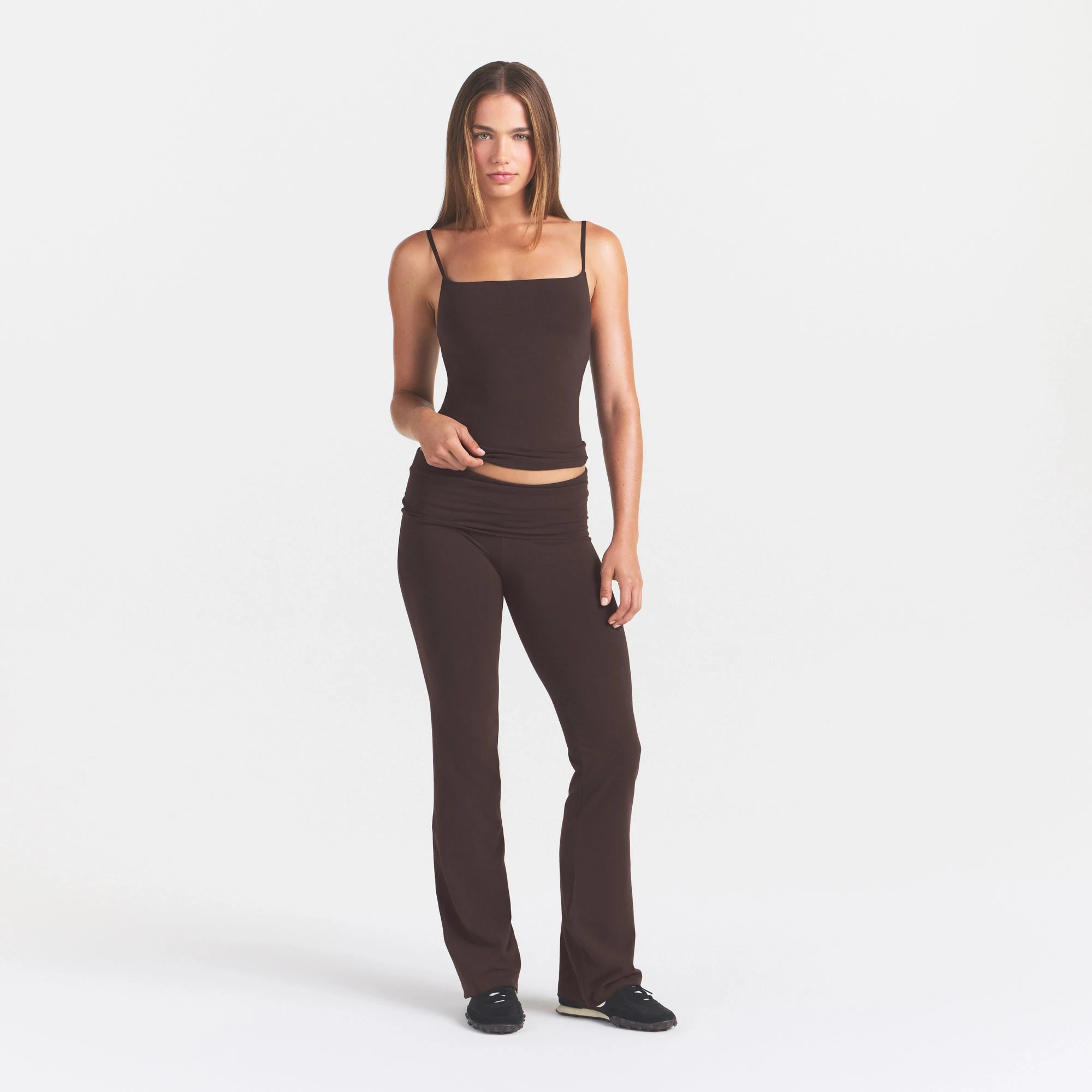 COTTON JERSEY CAMI | ESPRESSO ON A MODEL FRONT VIEW@ | FOCUS: 0.0, 1.0, 0.9
