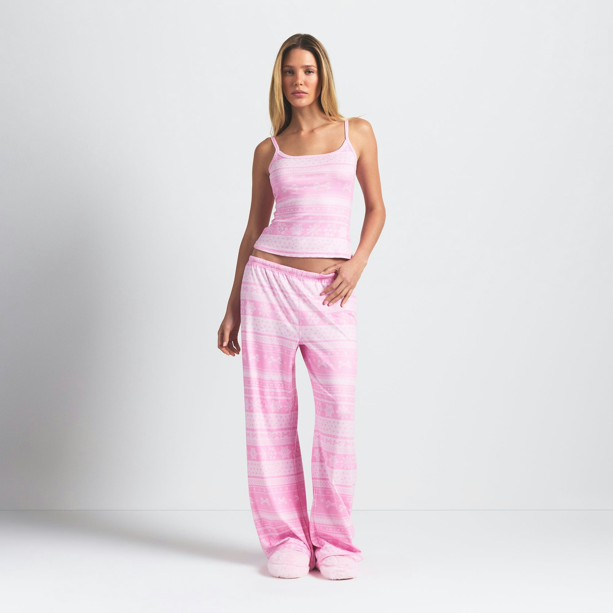 LOGO PLUSH POINTELLE CAMI | BUBBLE GUM BOW FAIR ISLE ON A MODEL FRONT VIEW @ | FOCUS: 0.0, 1.0, 0.9