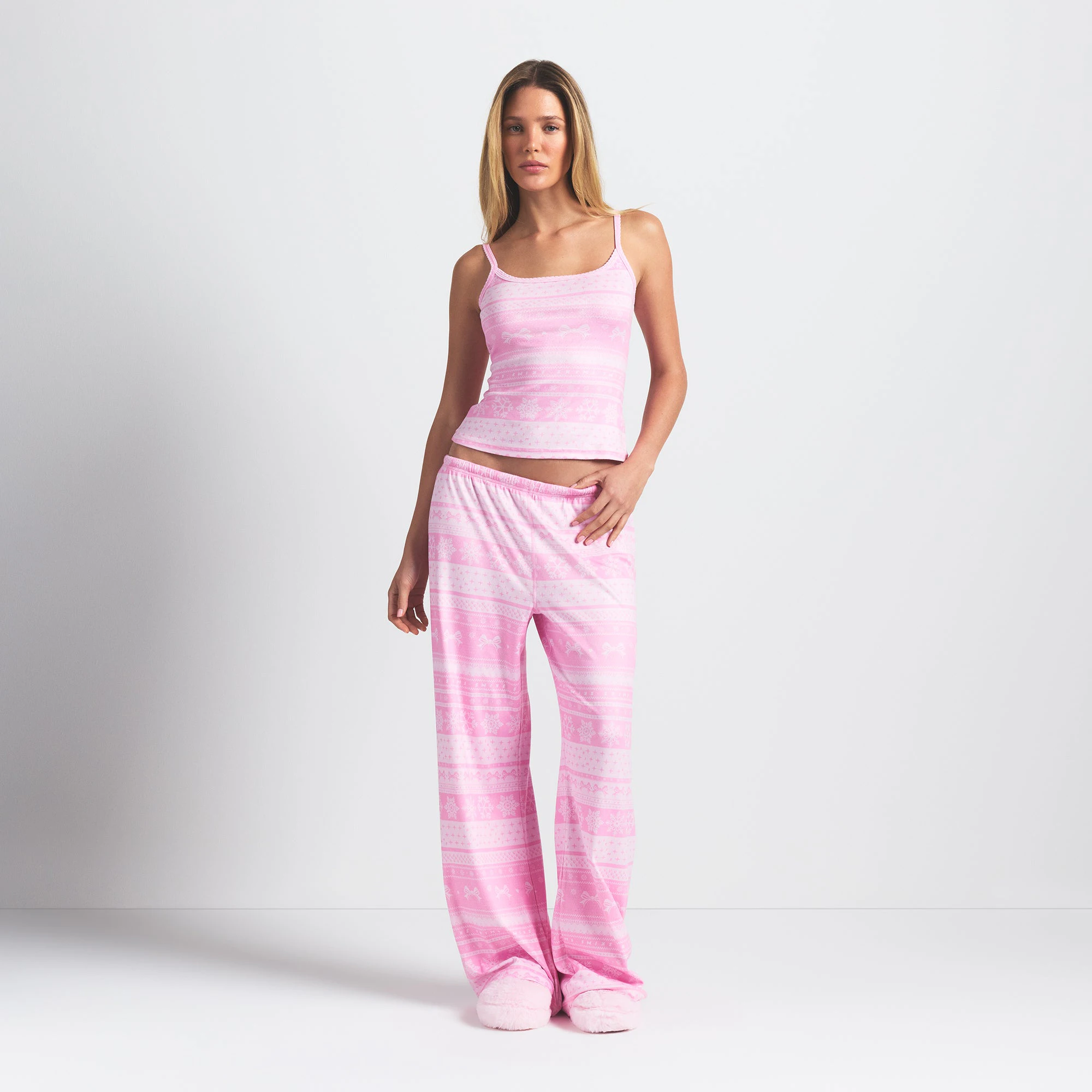 LOGO PLUSH POINTELLE CAMI | BUBBLE GUM BOW FAIR ISLE ON A MODEL FRONT VIEW @ | FOCUS: 0.0, 1.0, 0.9