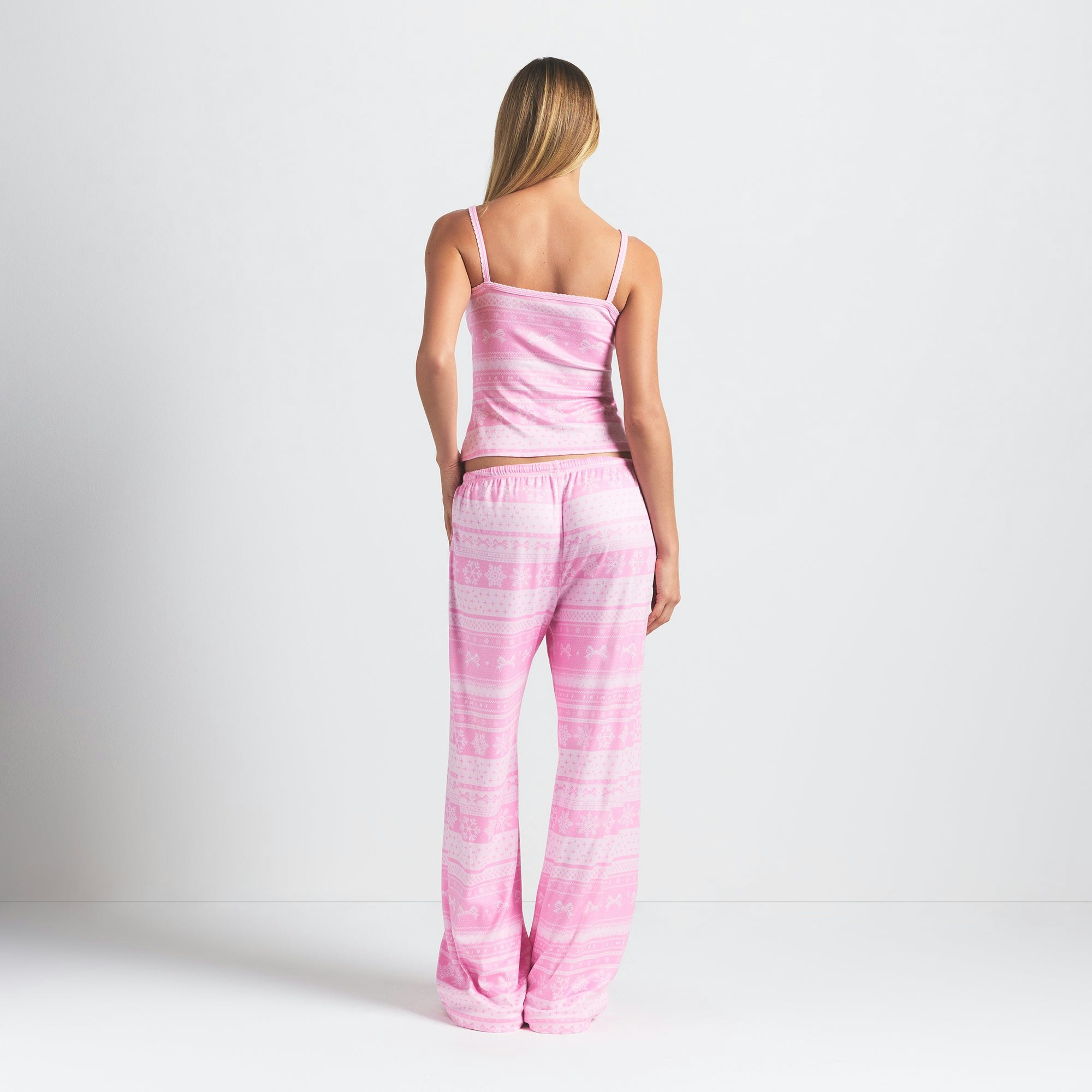 LOGO PLUSH POINTELLE CAMI | BUBBLE GUM BOW FAIR ISLE ON A MODEL BACK VIEW @ | FOCUS: 0.0, 1.0, 0.9