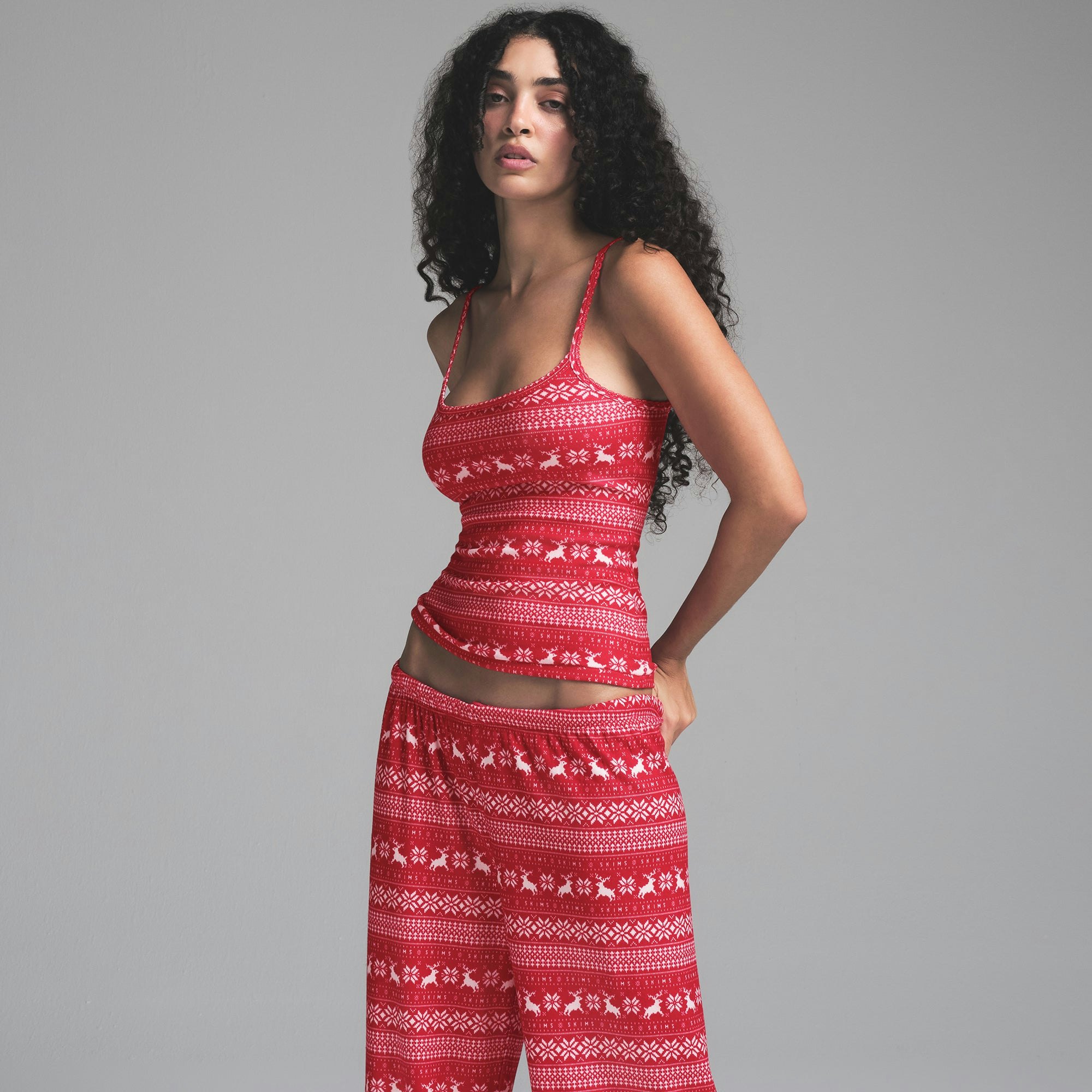 LOGO PLUSH POINTELLE CAMI | RED DEER FAIR ISLE ON A MODEL SIDE VIEW