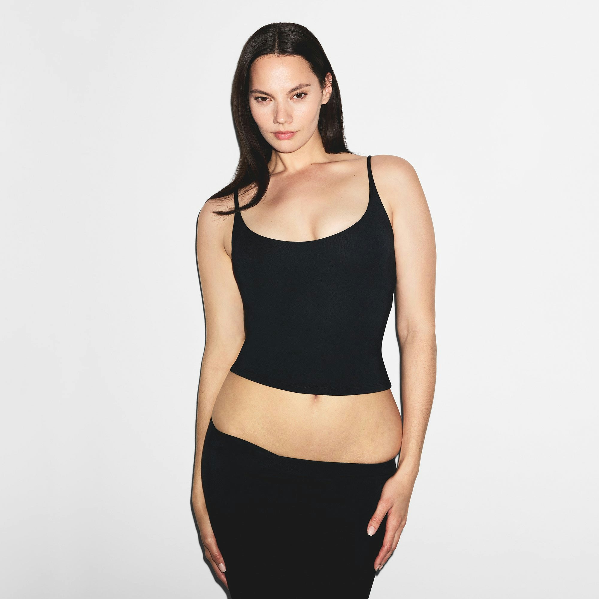 SMOOTH LAYERS SCOOP NECK CAMI | OBSIDIAN ON A MODEL FRONT VIEW | FOCUS: 0.9, 0.1, 0.7