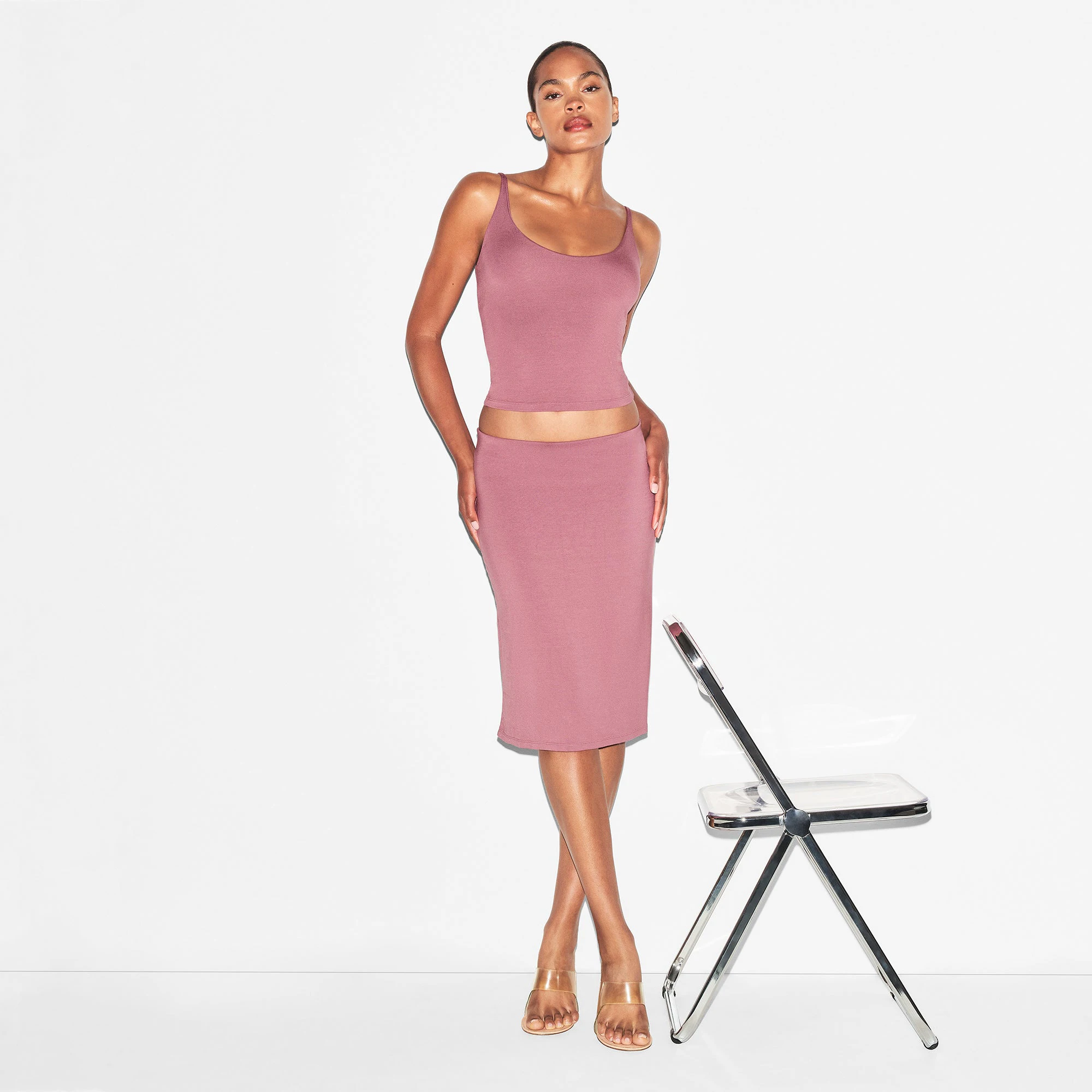 SMOOTH LAYERS CAMI | REDWOOD ON A MODEL FRONT VIEW | FOCUS: 0.0, 1.0, 0.9