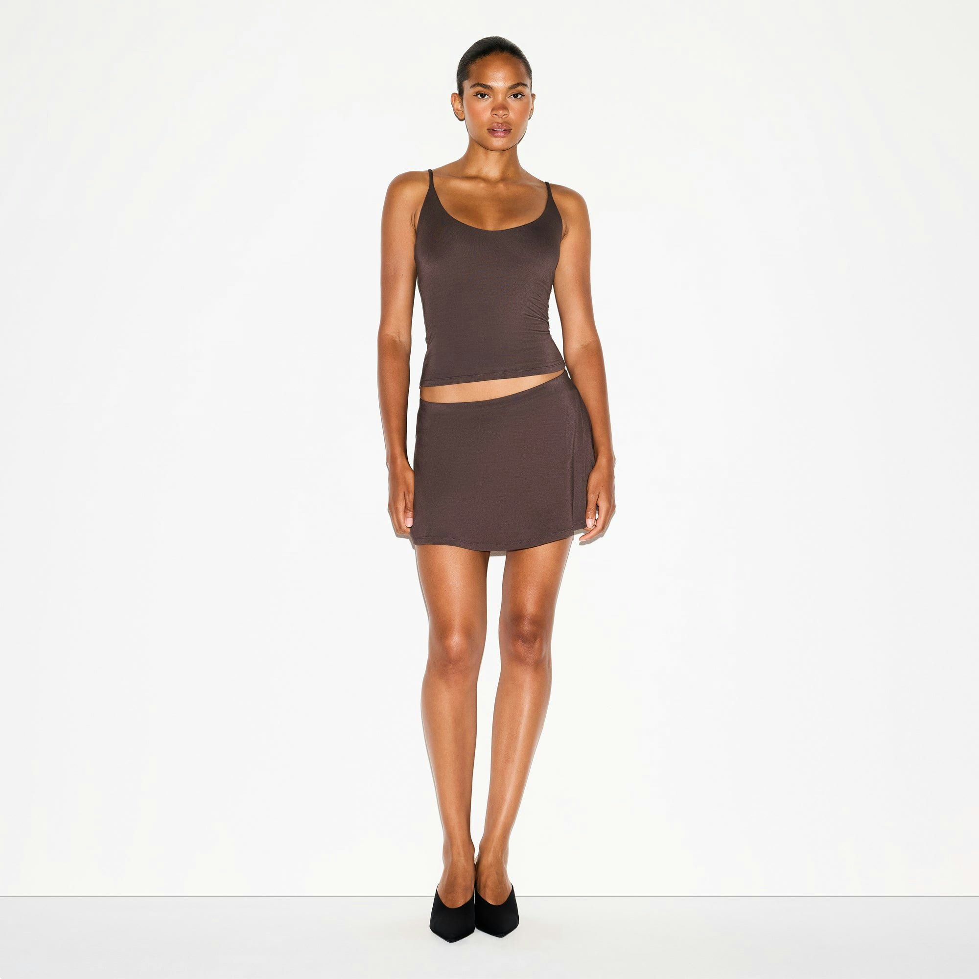 SMOOTH LAYERS SCOOP NECK CAMI | RAISIN ON A MODEL FRONT VIEW @ | FOCUS: 0.0, 1.0, 0.9