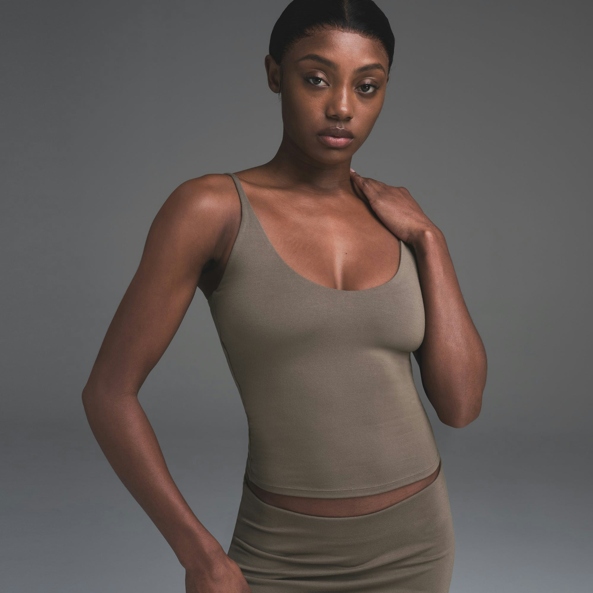 SMOOTH LOUNGE CAMI | TRUFFLE  ON A MODEL SIDE VIEW | FOCUS: 0.0, 1.0, 0.9