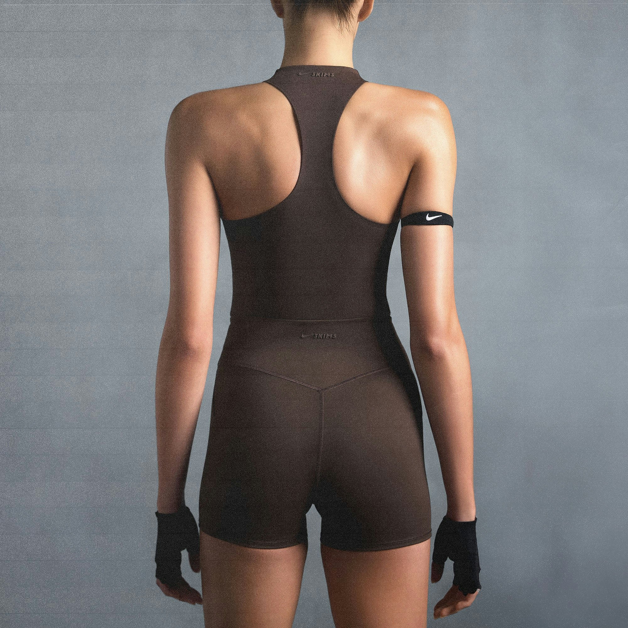 NikeSKIMS MATTE MOCK NECK RACER TANK | DARK SEPIA ON A MODEL SIDE VIEW @ | FOCUS: 0.0, 1.0, 0.9