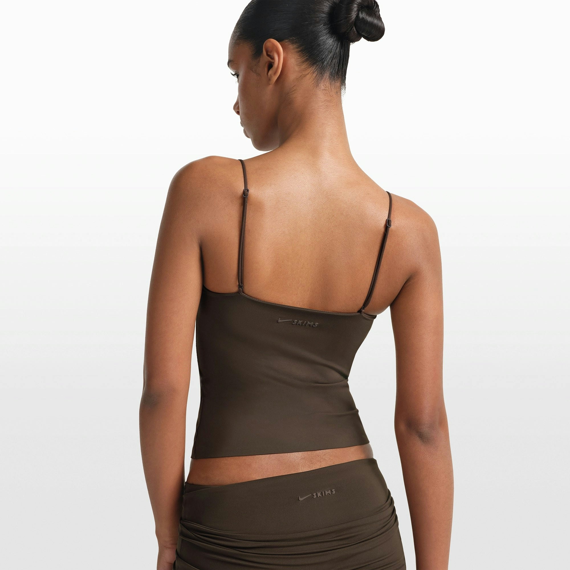 NikeSKIMS MATTE SHIRRED FRONT TANK | DARK SEPIA ON A MODEL FRONT VIEW @ | FOCUS: 0.0, 1.0, 0.9