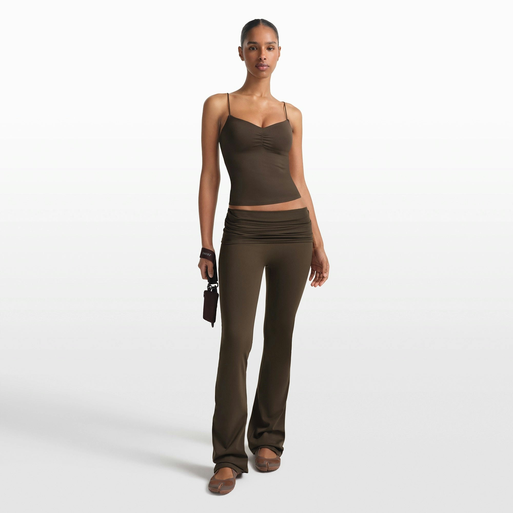 NikeSKIMS MATTE SHIRRED FRONT TANK | DARK SEPIA ON A MODEL FRONT VIEW @ | FOCUS: 0.0, 1.0, 0.9