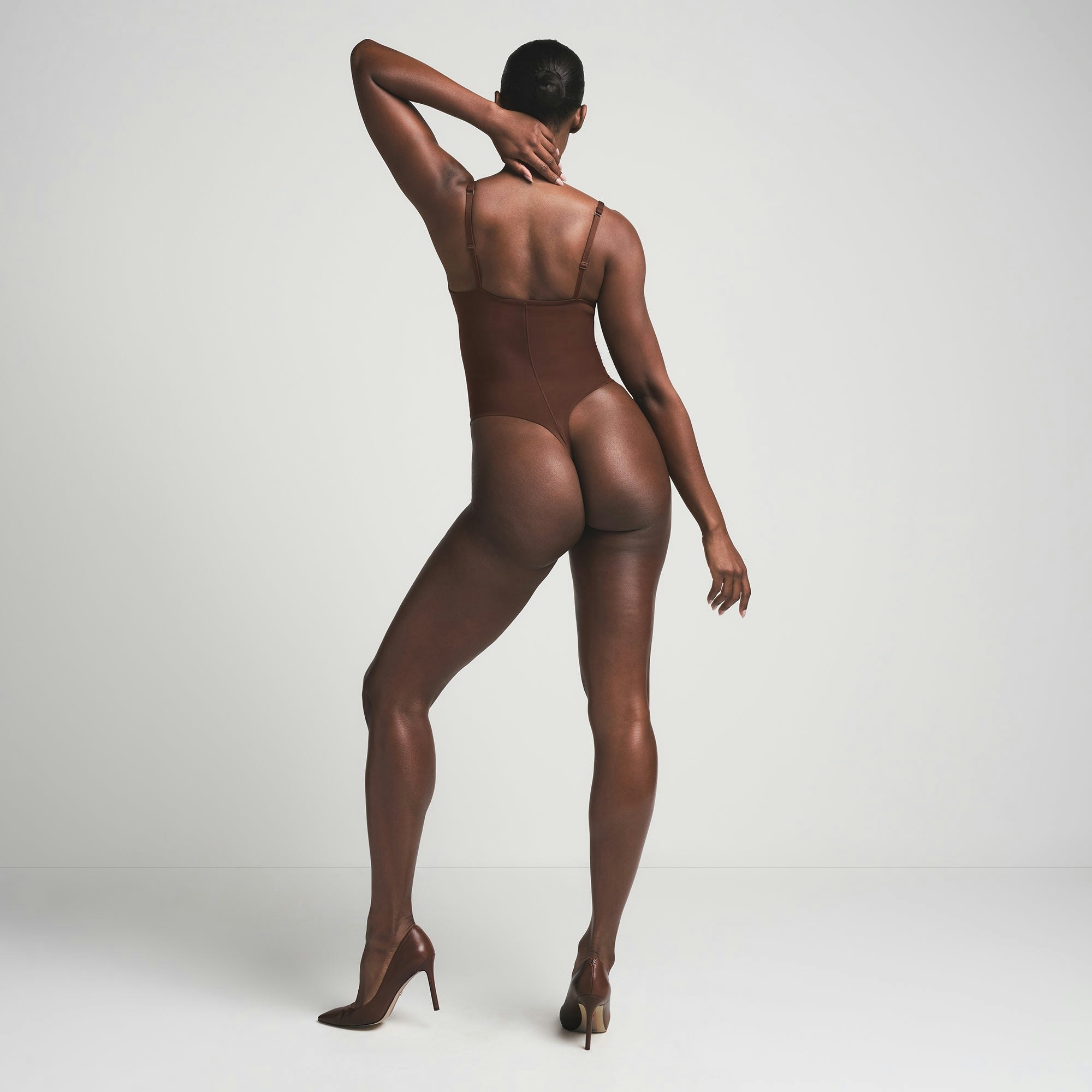 SKIMS ULTIMATE BODY PUSH-UP THONG BODYSUIT | COCOA ON A MODEL BACK VIEW | FOCUS: 0.0, 1.0, 0.9