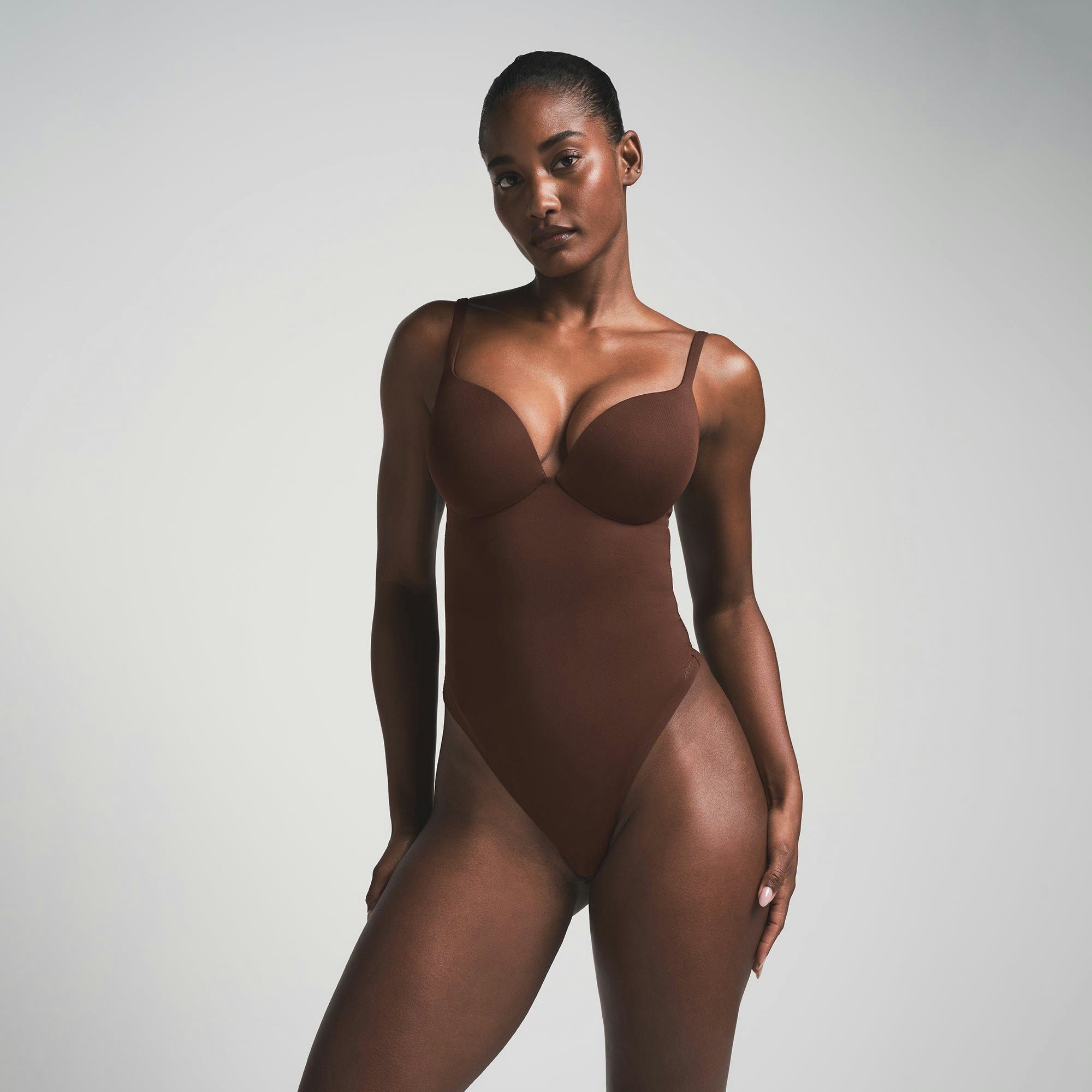 SKIMS ULTIMATE BODY PUSH-UP THONG BODYSUIT | COCOA  ON A MODEL FRONT VIEW | FOCUS: 0.0, 1.0, 0.9