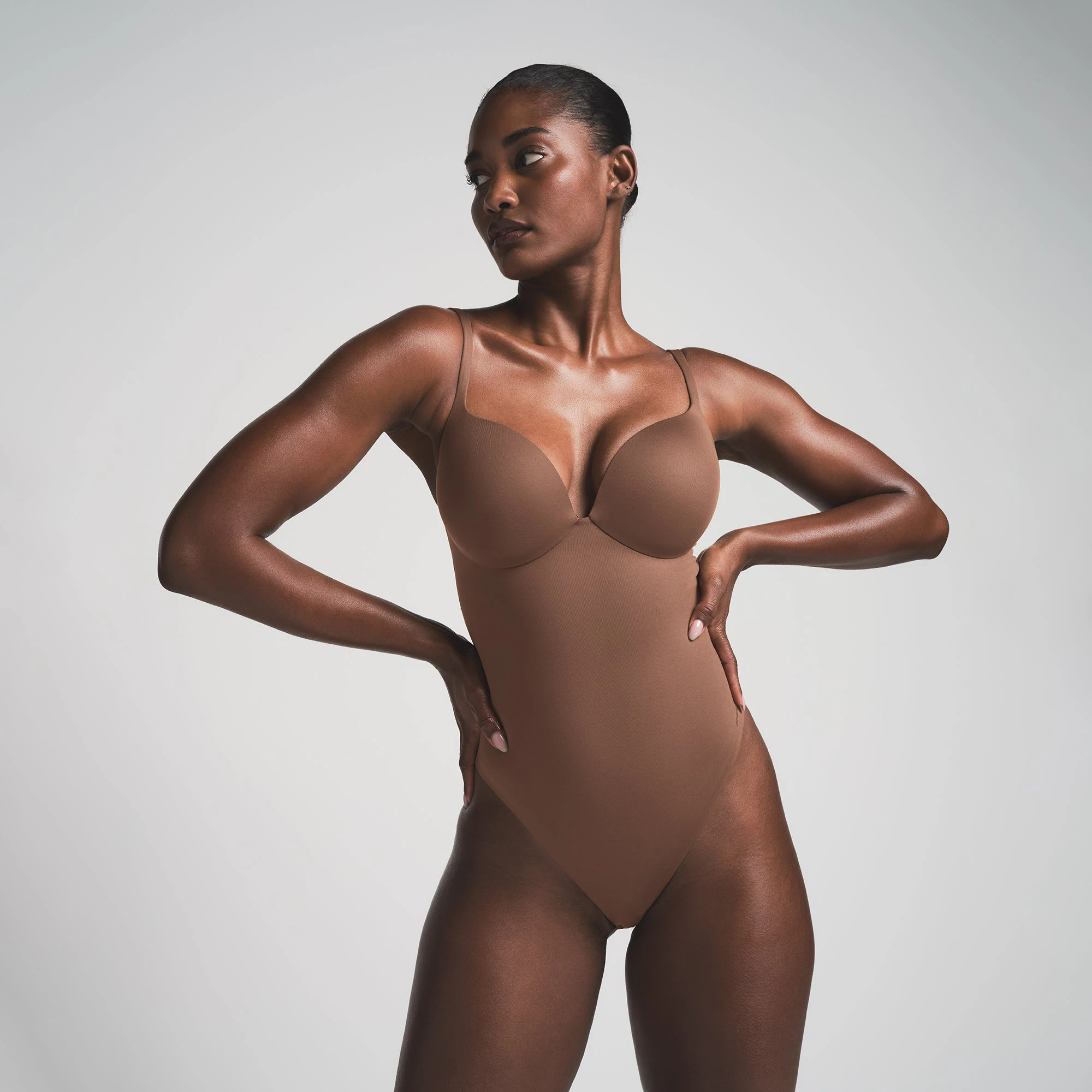 SKIMS ULTIMATE BODY PUSH-UP THONG BODYSUIT | JASPER ON A MODEL FRONT VIEW