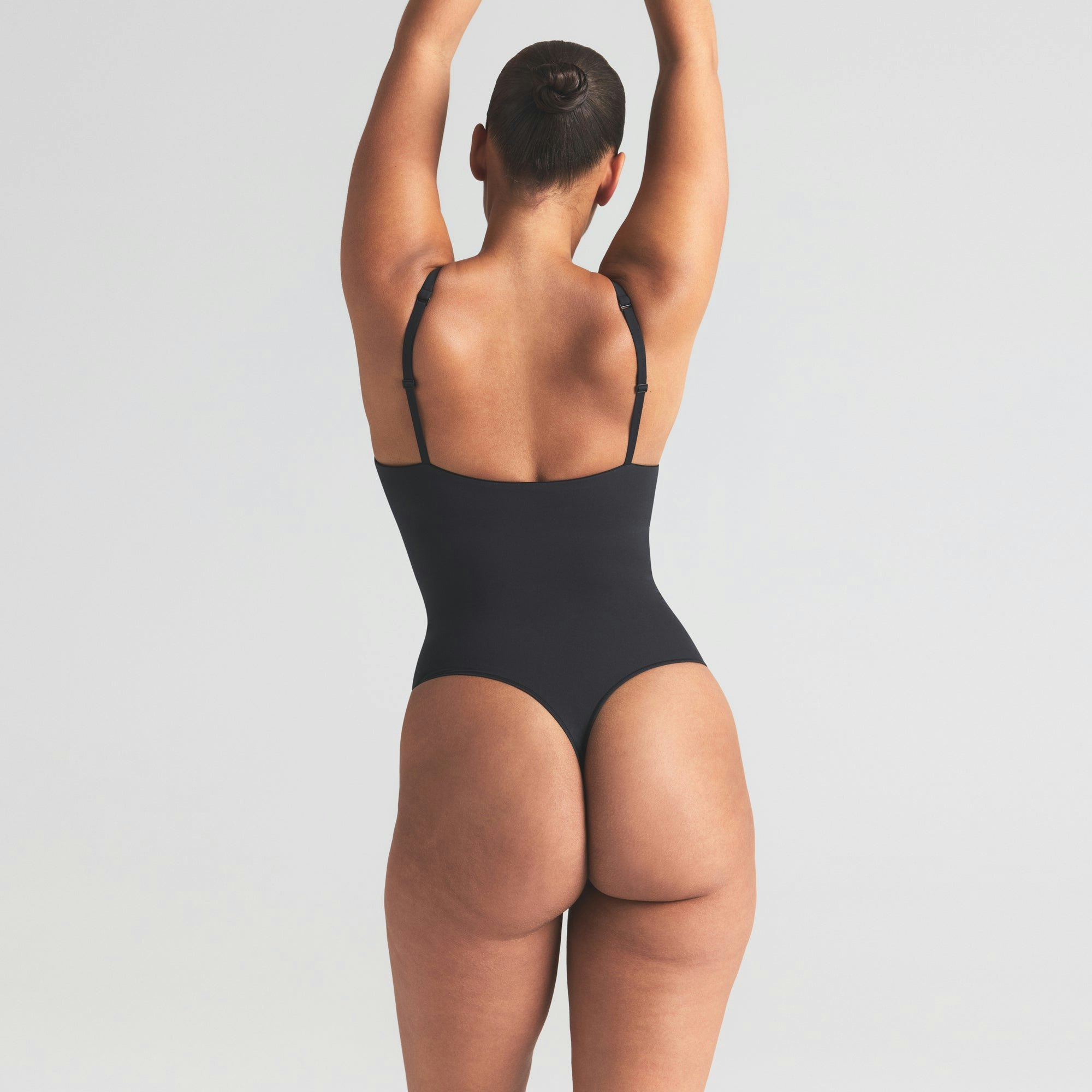 FITS EVERYBODY LACE PUSH-UP BODYSUIT | ONYX ON A MODEL SIDE VIEW | FOCUS: 0.0, 1.0, 0.9