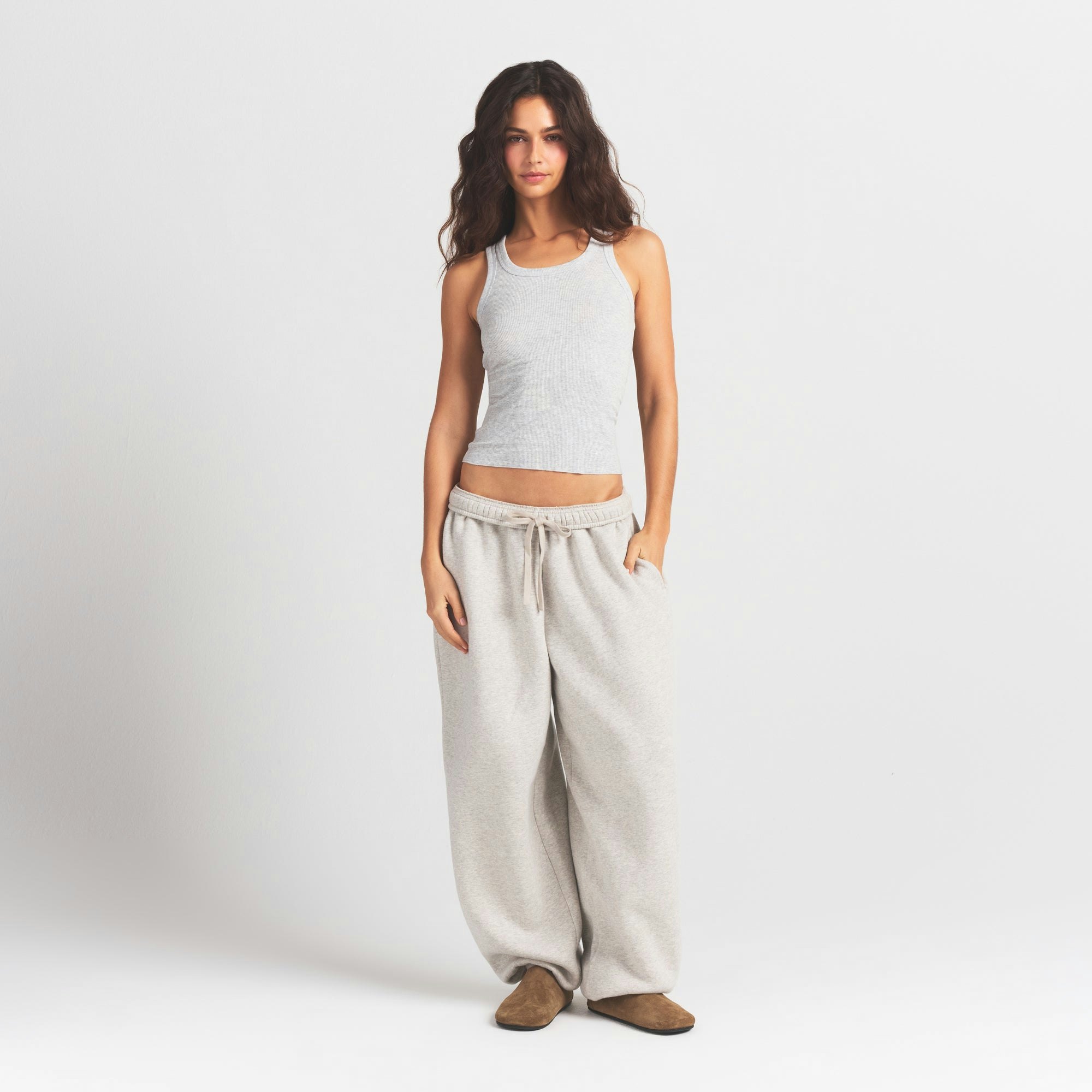 COTTON RIB SCOOP NECK TANK | LIGHT HEATHER GREY ON A MODEL FRONT VIEW @ | FOCUS: 0.9, 0.1, 0.7