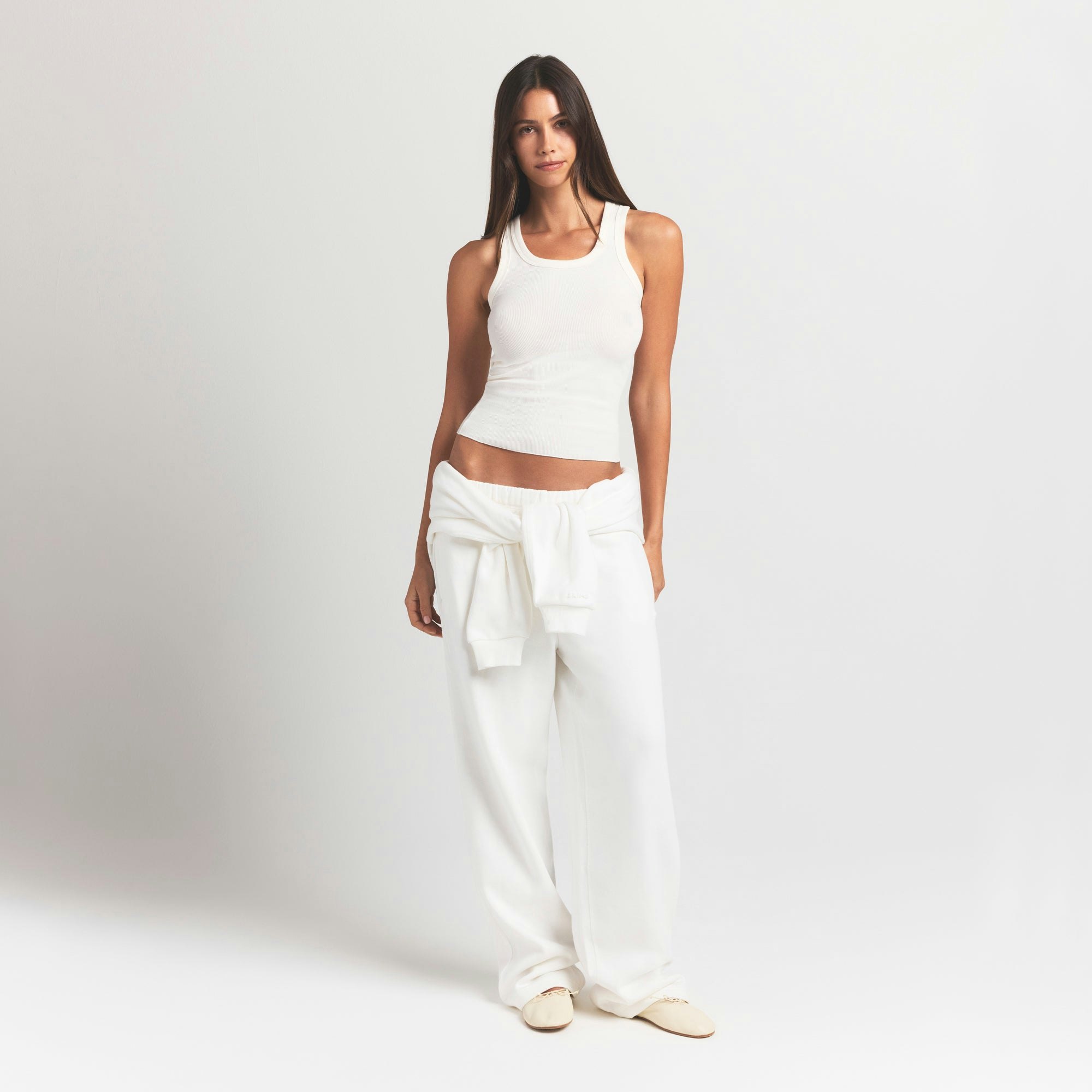 COTTON RIB SCOOP NECK TANK | MARBLE ON A MODEL FRONT VIEW S | FOCUS: 0.0, 1.0, 0.9