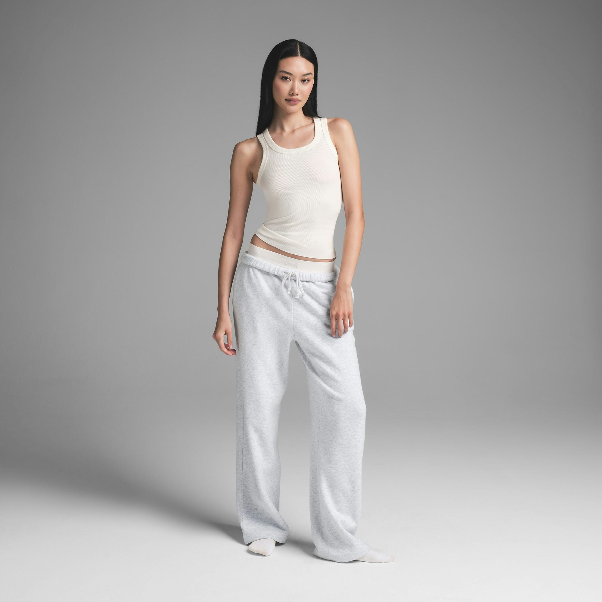 COTTON RIB SCOOP NECK TANK | MARBLE ON A MODEL FRONT VIEW | FOCUS: 0.0, 1.0, 0.9