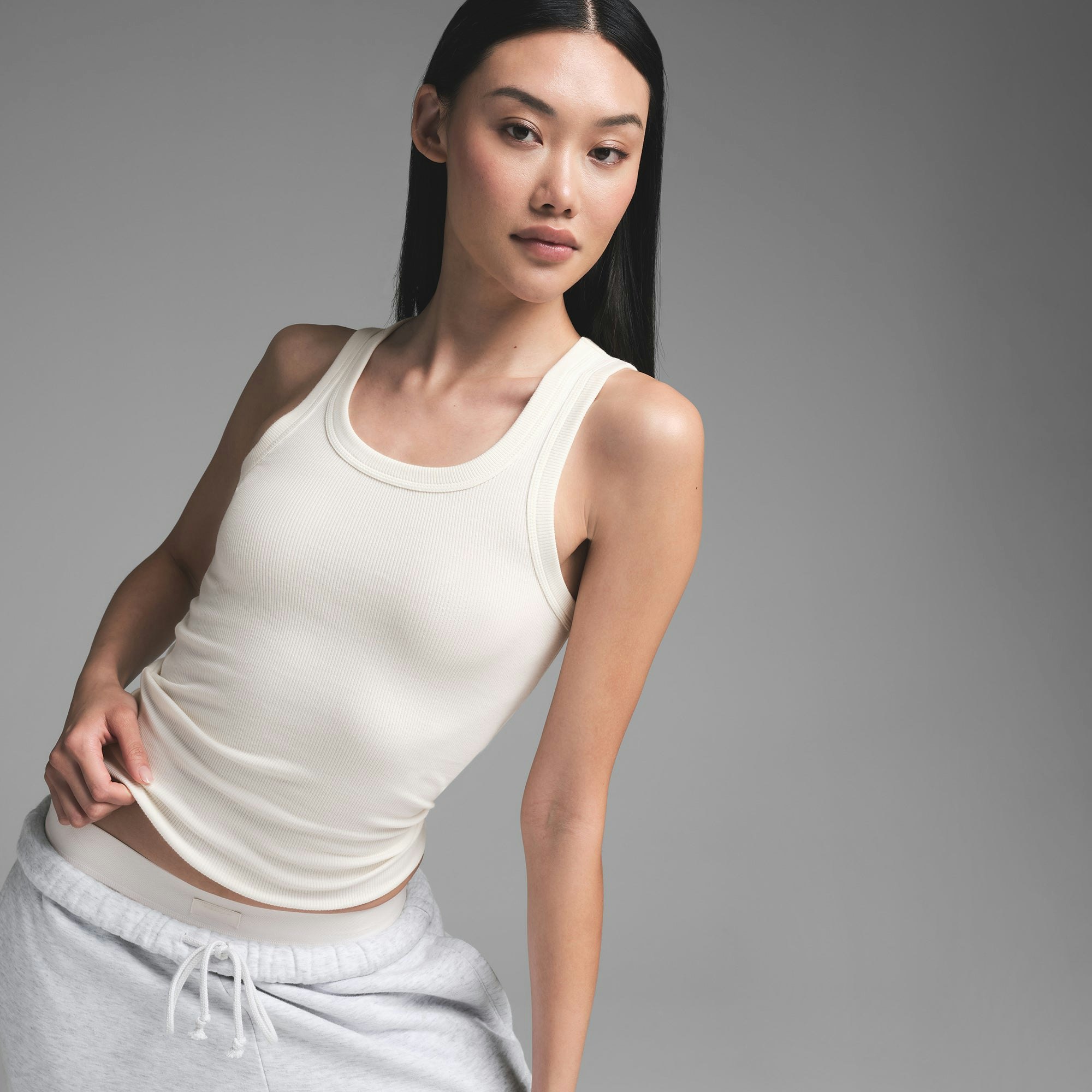 COTTON RIB SCOOP NECK TANK | MARBLE ON A MODEL FRONT VIEW | FOCUS: 0.0, 1.0, 0.9