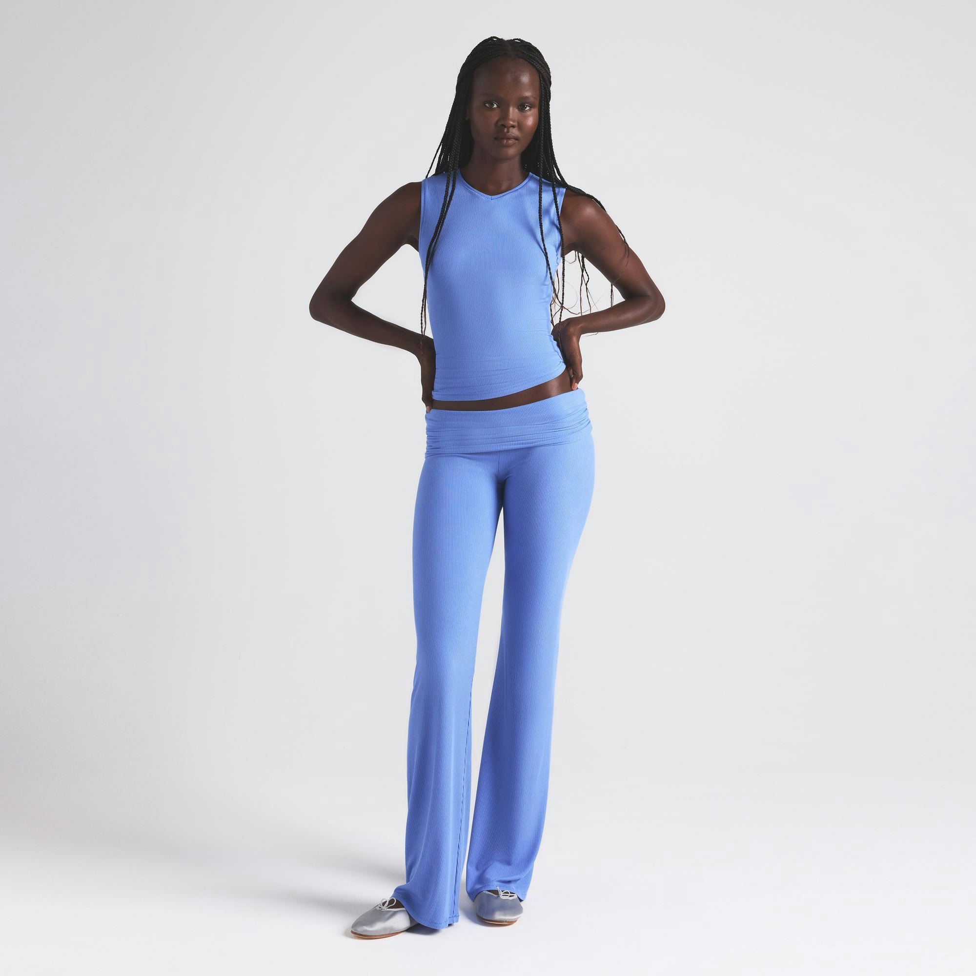 SOFT LOUNGE V NECK TANK | CIELO ON A MODEL FRONT VIEW | FOCUS: 0.0, 1.0, 0.9