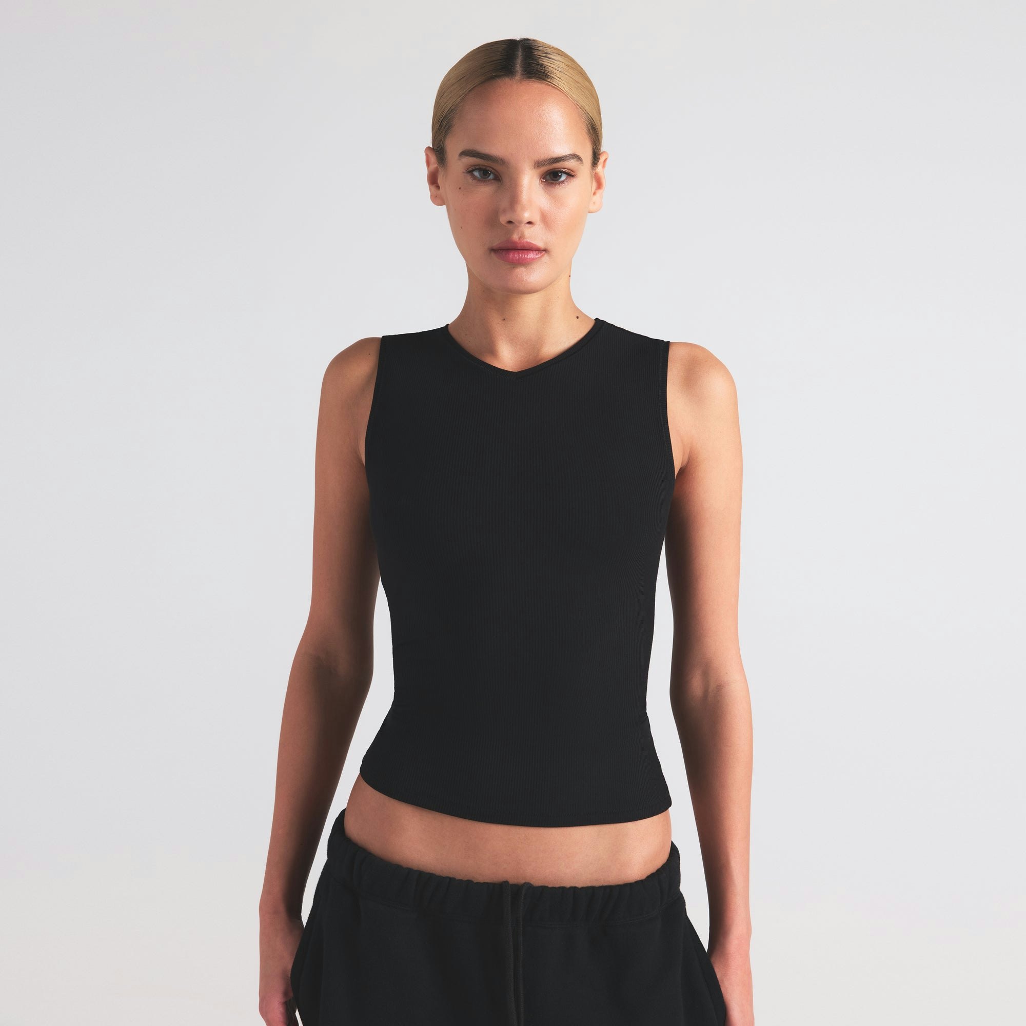 SOFT LOUNGE V NECK TANK | ONYX ON A MODEL SIDE VIEW | FOCUS: 0.0, 1.0, 0.9