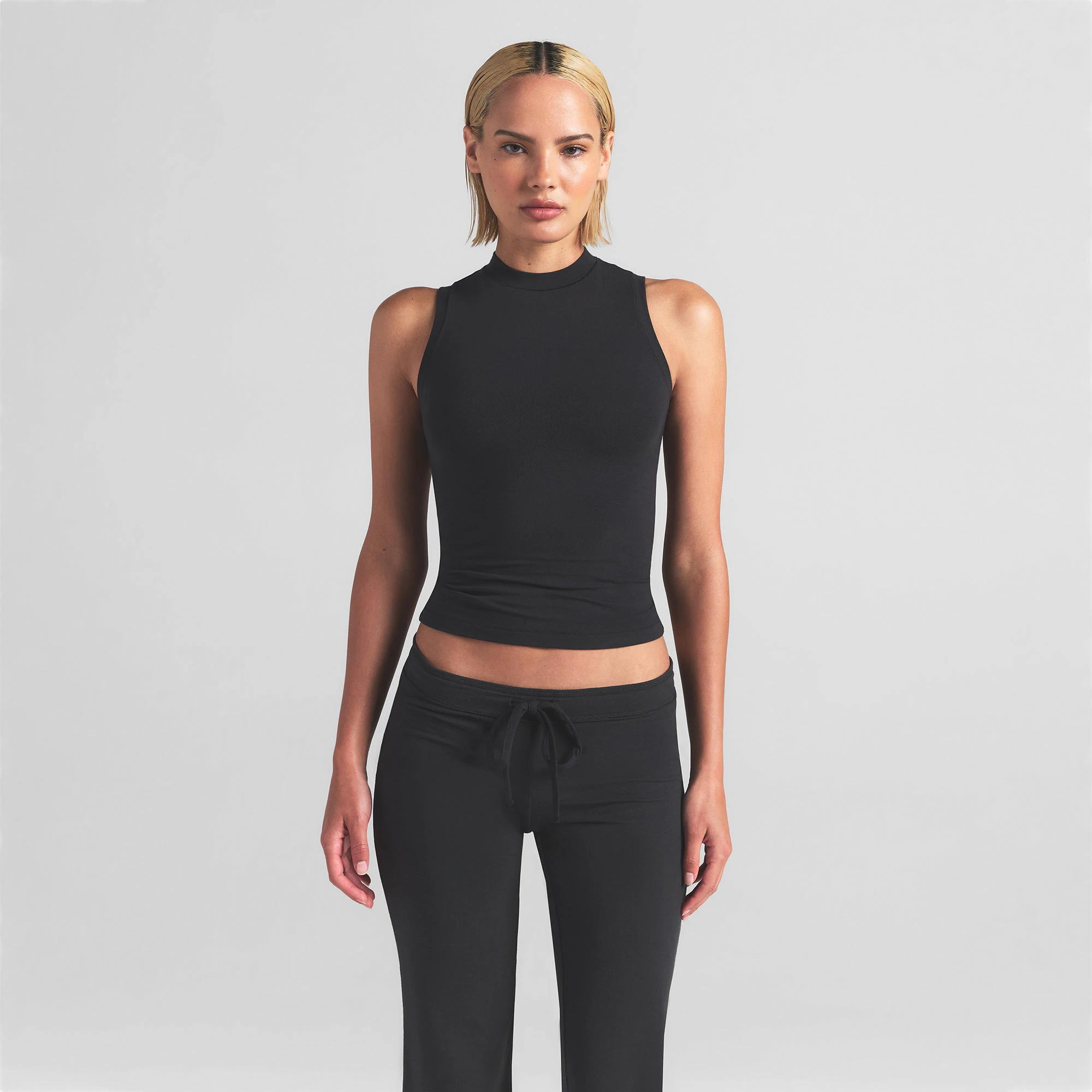 COTTON JERSEY MOCK NECK TANK | SOOT ON A MODEL FRONT VIEW | FOCUS: 0.0, 1.0, 0.9