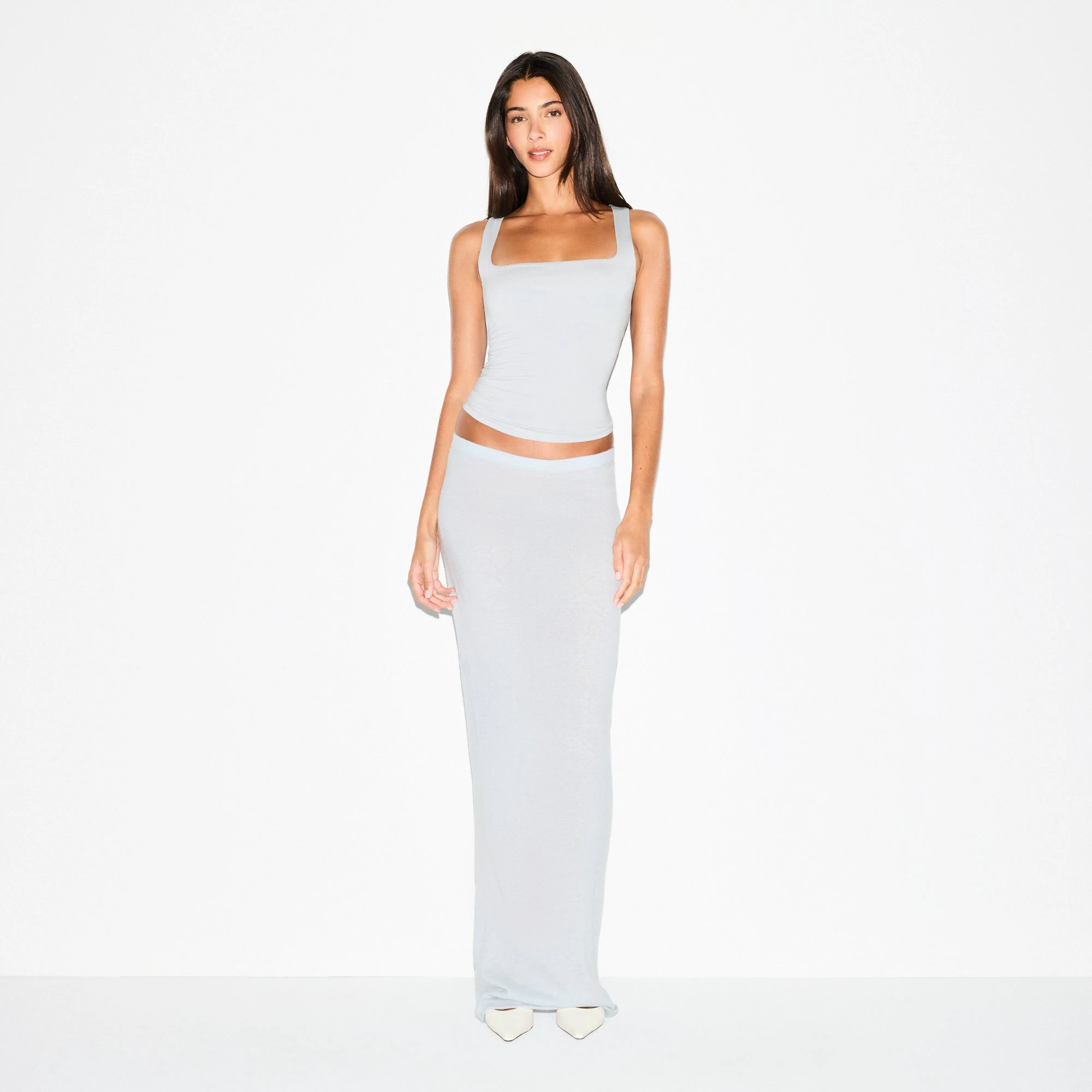 SMOOTH LAYERS SQUARE NECK TANK | MIST ON A MODEL FRONT VIEW @ | FOCUS: 0.0, 1.0, 0.9