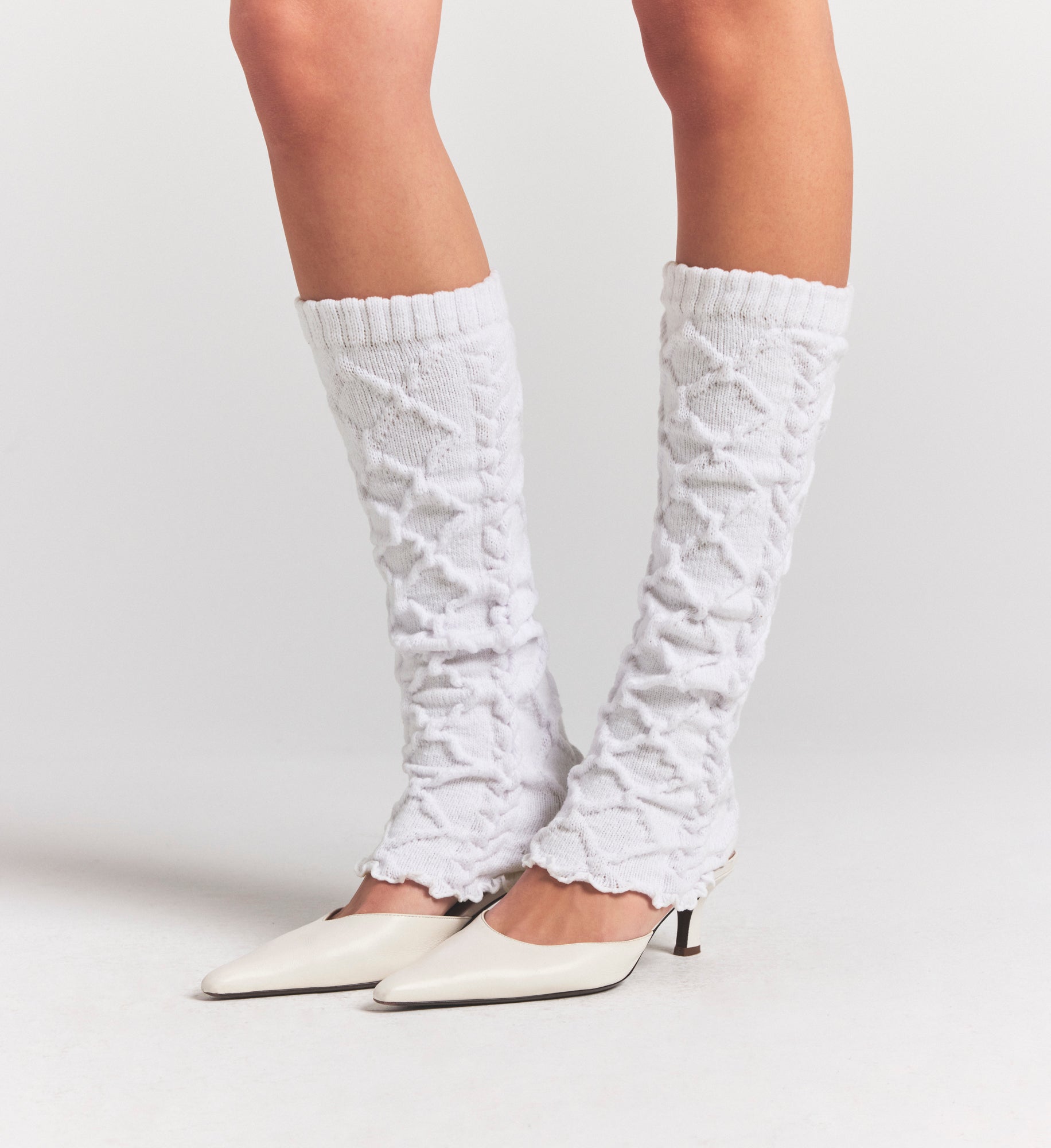 COZY CABLE LEG WARMERS | IVORY ON A MODEL SIDE VIEW @ | FOCUS: 0.0, 1.0, 0.9