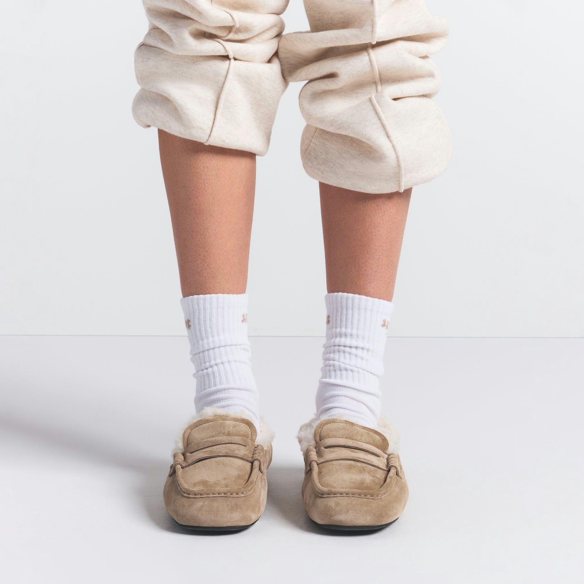 RIBBED CREW SOCK 3-PACK | SNOW LOGO MULTI ON A MODEL FRONT VIEW @ | FOCUS: 0.0, 1.0, 0.9