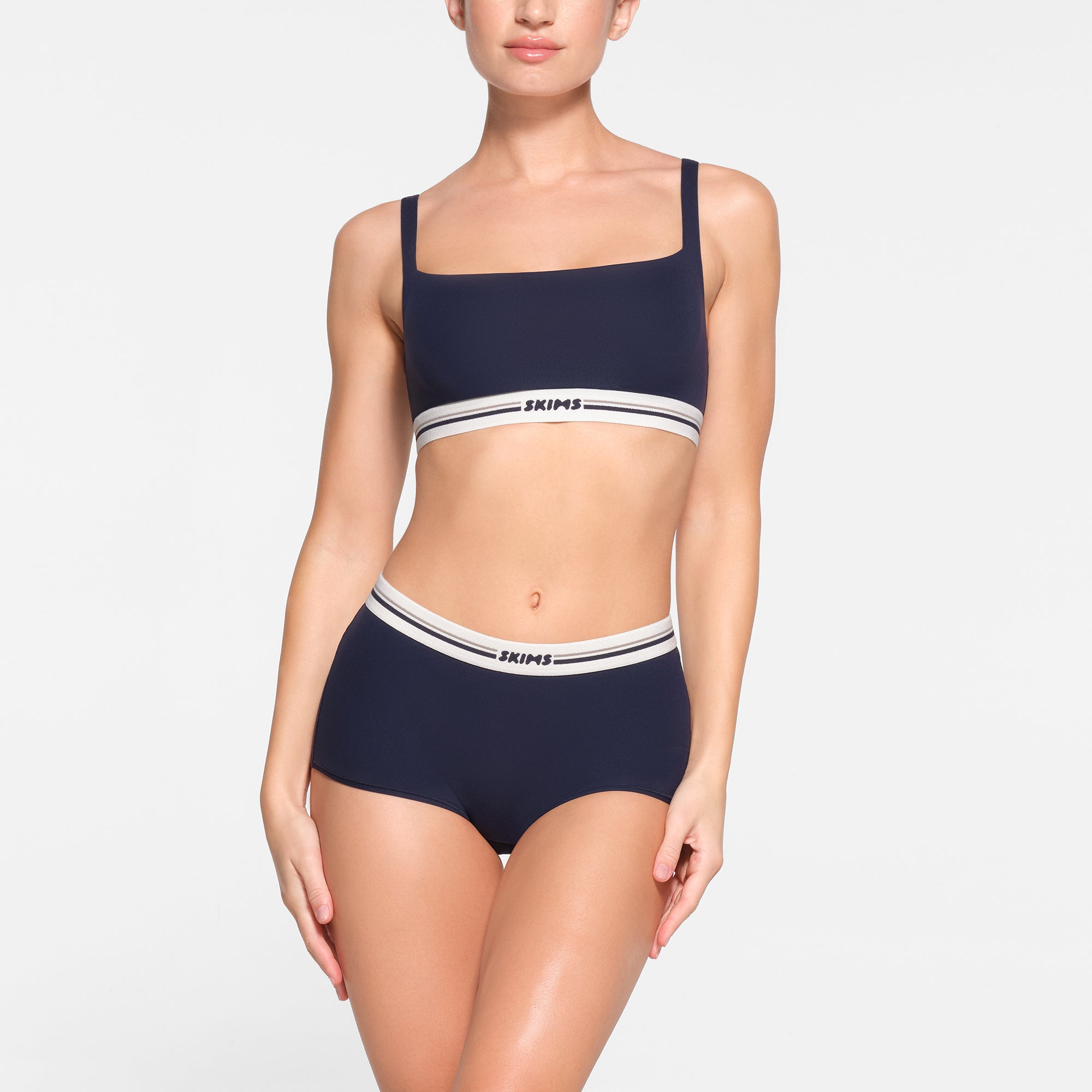 FITS EVERYBODY LOGO STRAIGHT NECK BRALETTE NAVY