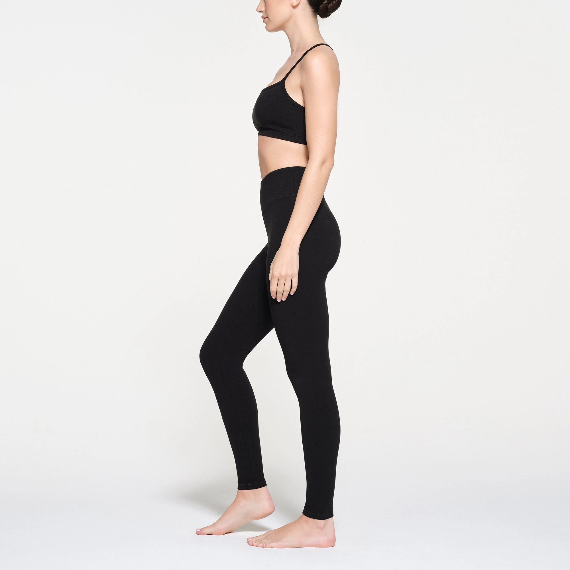 OUTDOOR SCOOP BRALETTE | ONYX ON A MODEL SIDE VIEW